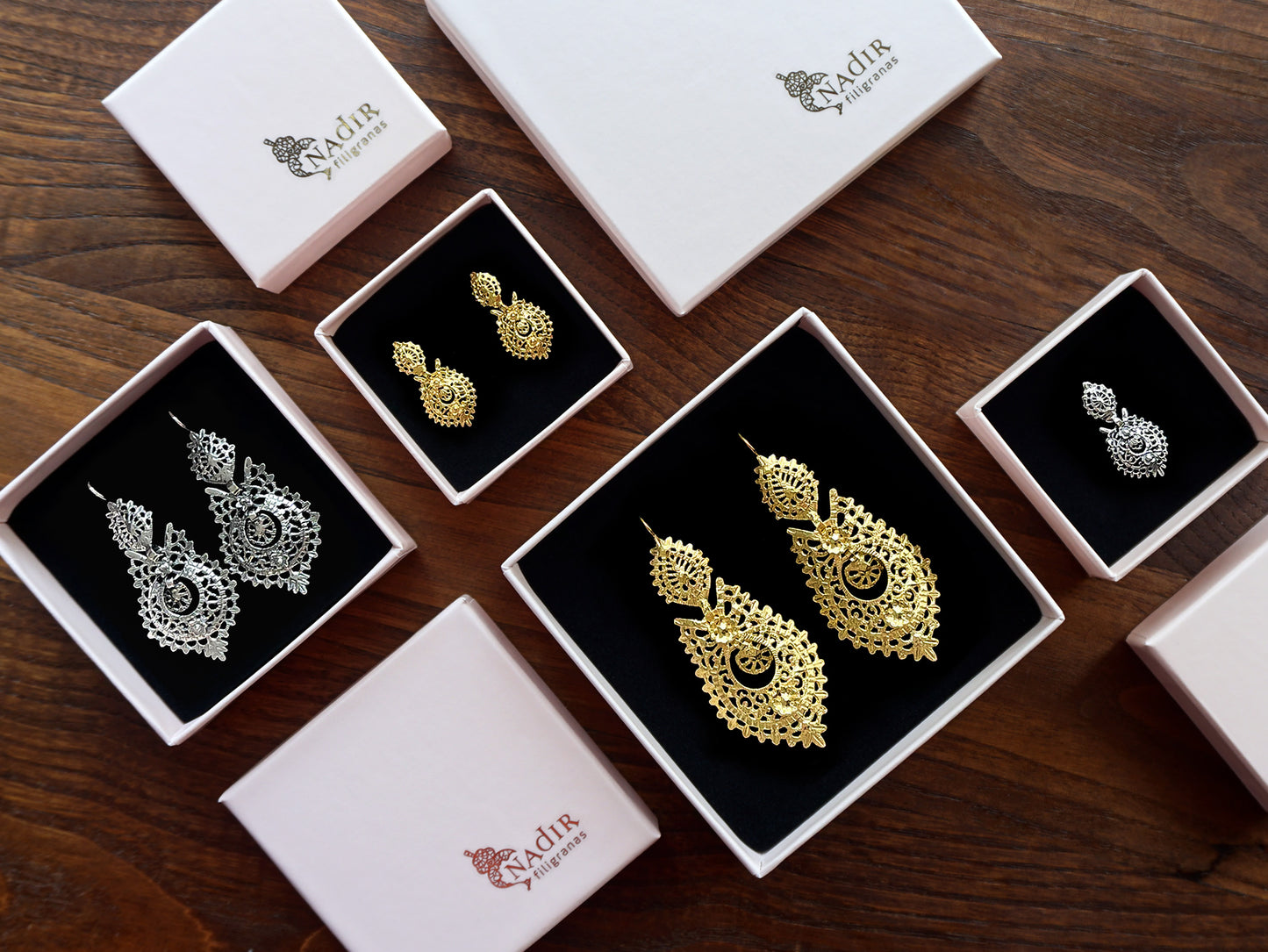 Jóias Rainha Colocadas em Caixas para Jóias