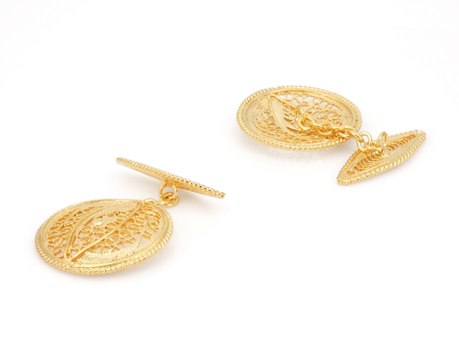 Botões de Punho Redondos com Pevide, Filigrana Portuguesa, Prata de Lei 925 Dourada - Perspectiva, Vista de Frente e Vista de Trás