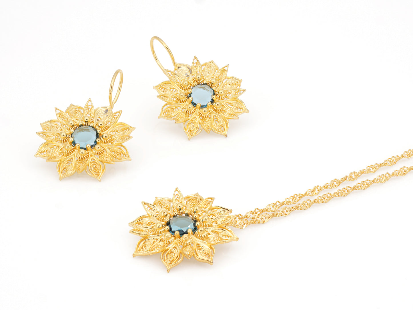 Conjunto Brincos e Colar Flor Rica com Pedras, Filigrana Portuguesa, Prata de Lei 925 Dourada