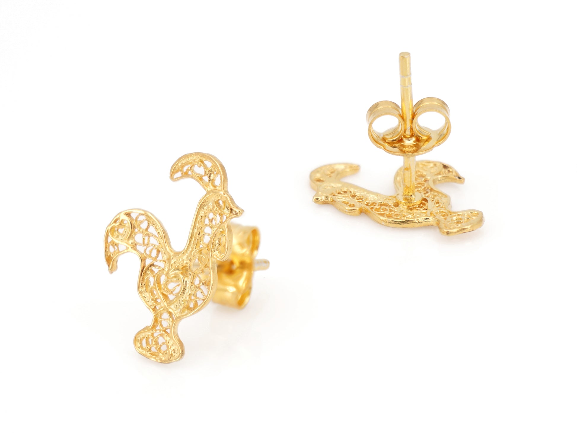 Brincos Mini Galo de Barcelos, Filigrana Portuguesa, Prata de Lei 925 Dourada - Perspectiva, Vista de Frente e Vista de Trás