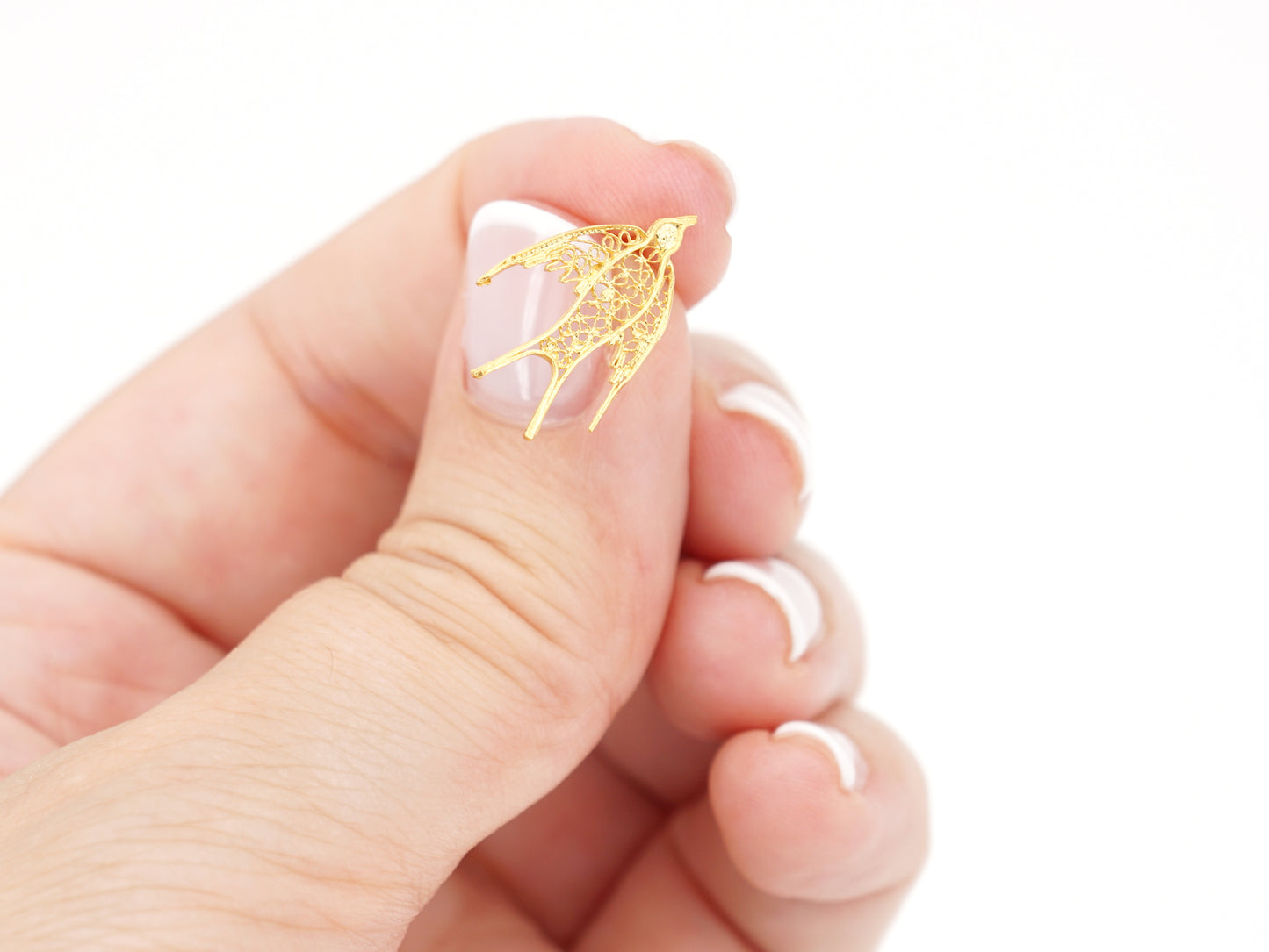 Brincos Mini Andorinha, Filigrana Portuguesa, Prata de Lei 925 Dourada - Pormenor na Mão