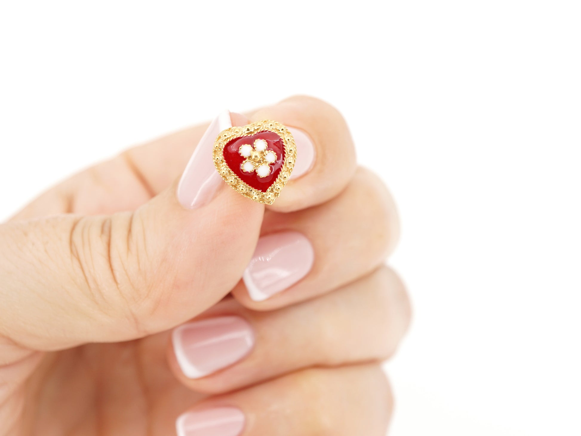 Brincos Corações Caramujo Vermelho, Filigrana Portuguesa, Prata de Lei 925 Dourada - Pormenor na Mão