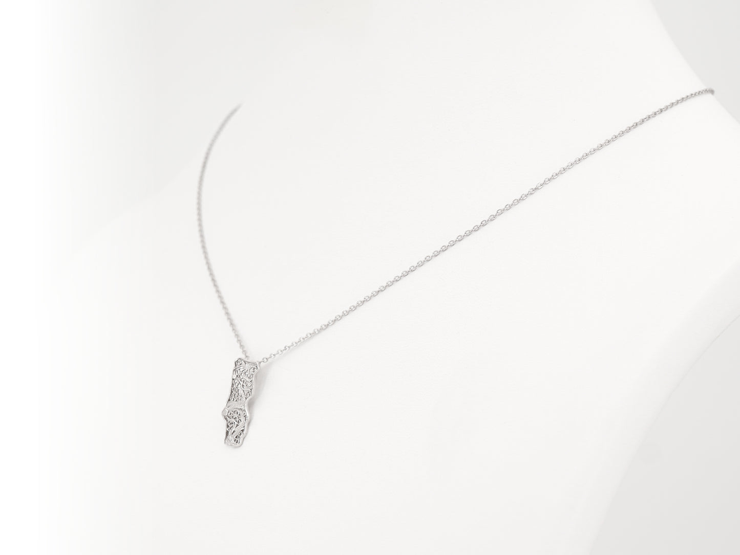 Colar Mini Mapa de Portugal, Filigrana Portuguesa, Prata de Lei 925 - Colar em Exposição, Perspectiva