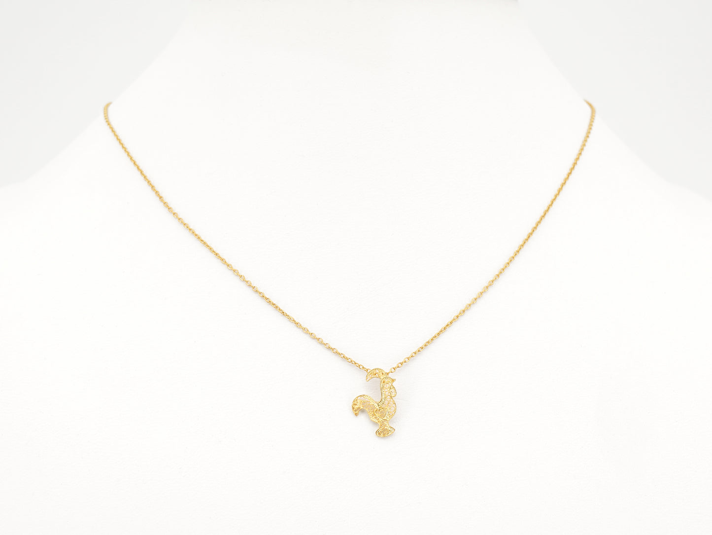 Colar Mini Galo de Barcelos, Filigrana Portuguesa, Prata de Lei 925 Dourada - Colar em Exposição