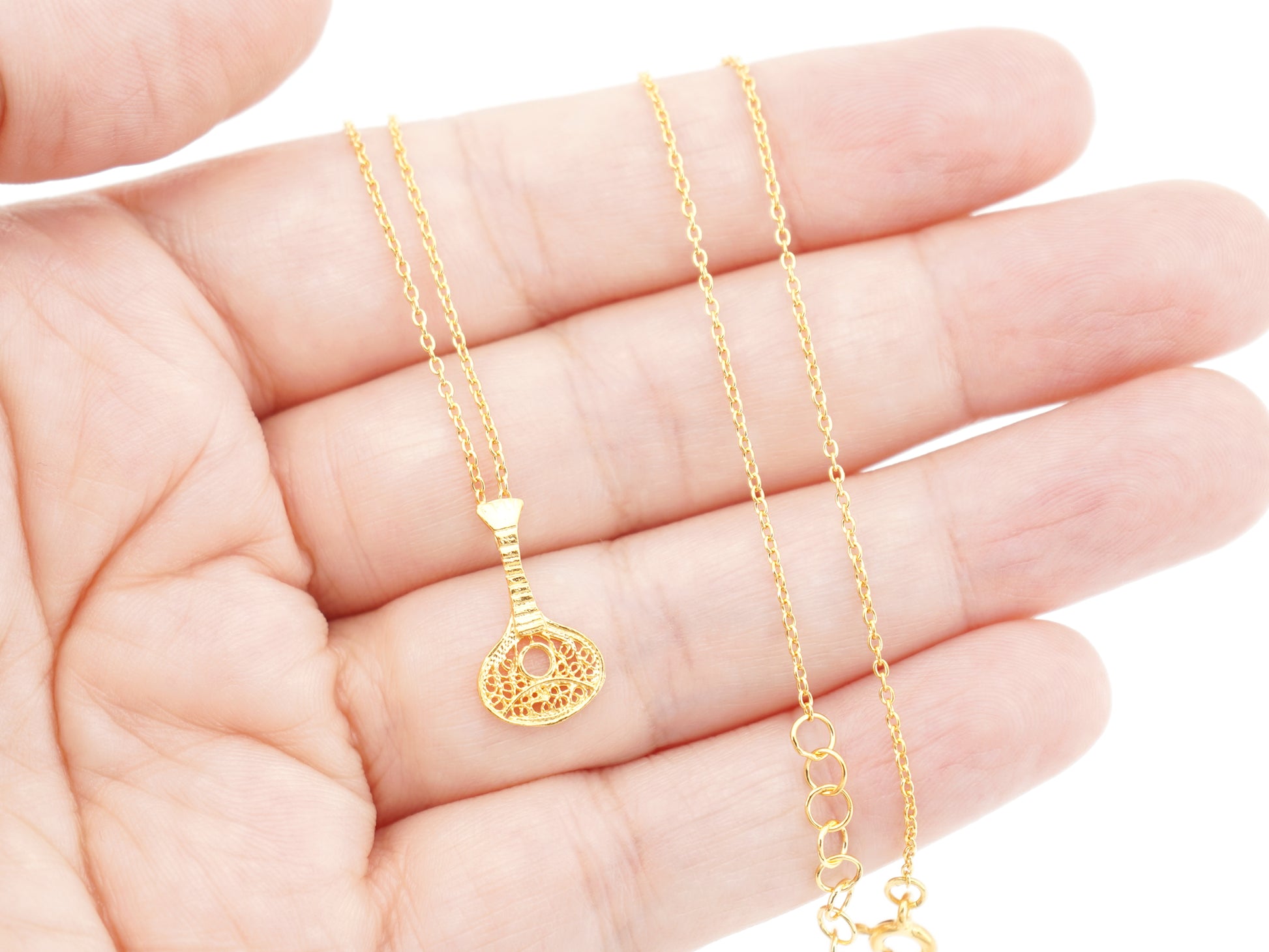 Colar Mini Guitarra Portuguesa, Filigrana Portuguesa, Prata de Lei 925 Dourada - Pormenor na Mão