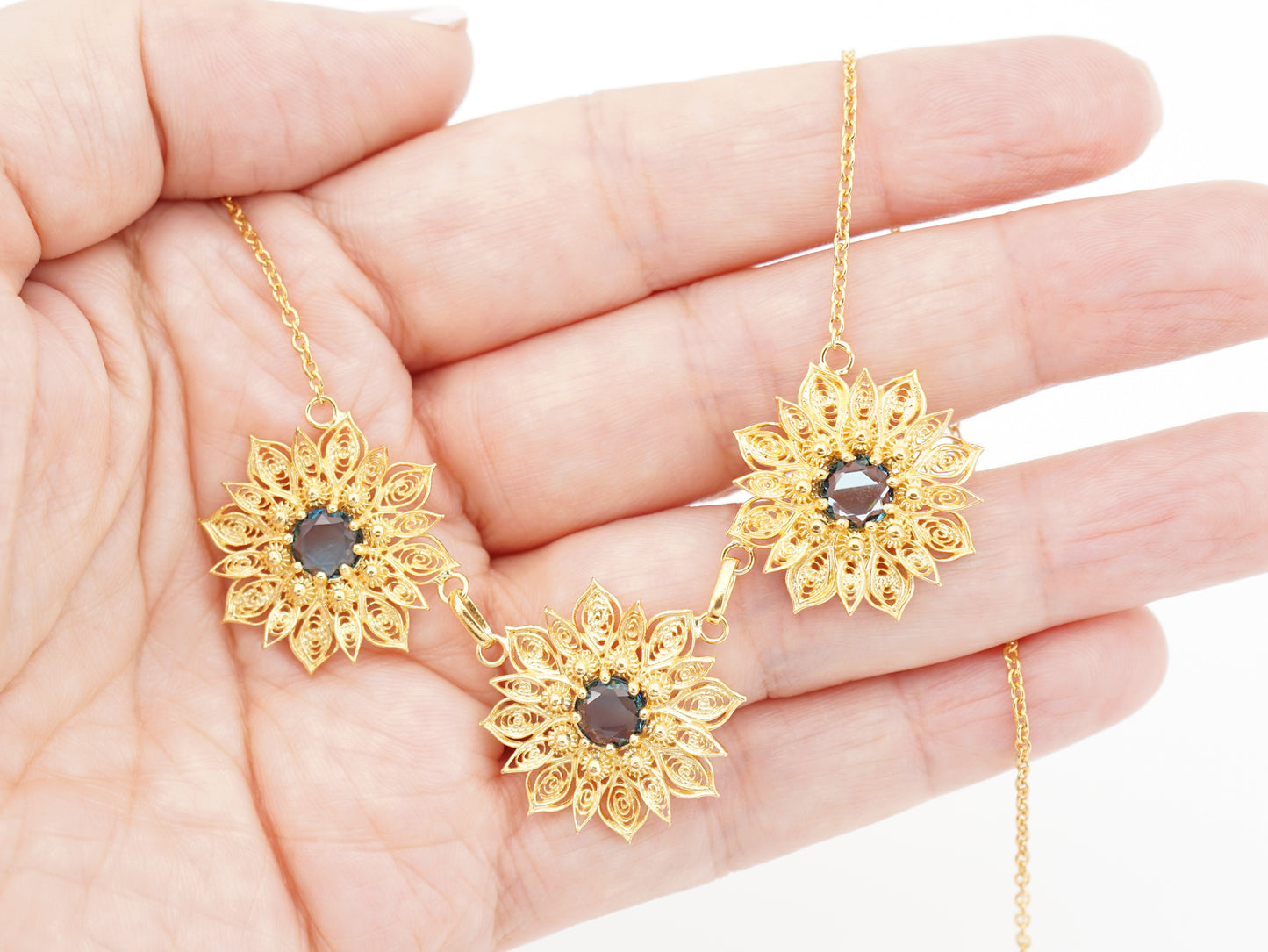 Colar Flores Ricas com Pedras, Filigrana Portuguesa, Prata de Lei 925 Dourada - Pormenor na Mão