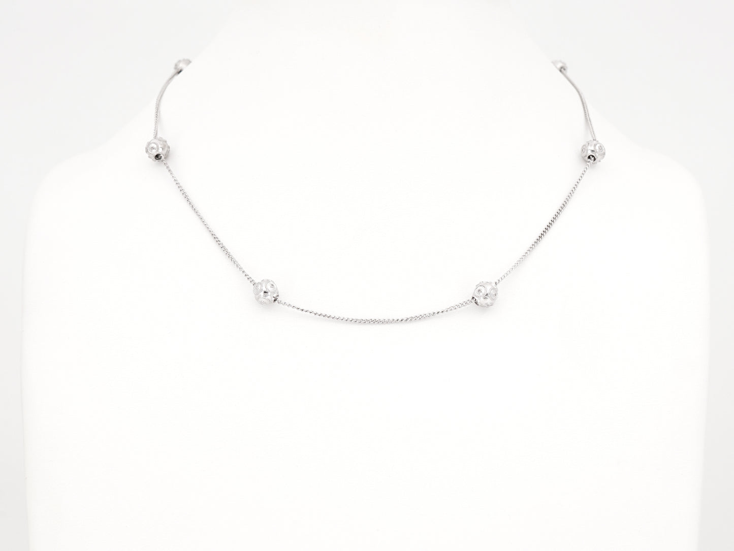 Colar Seis Contas de Viana Pequenas, Filigrana Portuguesa, Prata de Lei 925 - Colar em Exposição, Vista de Frente