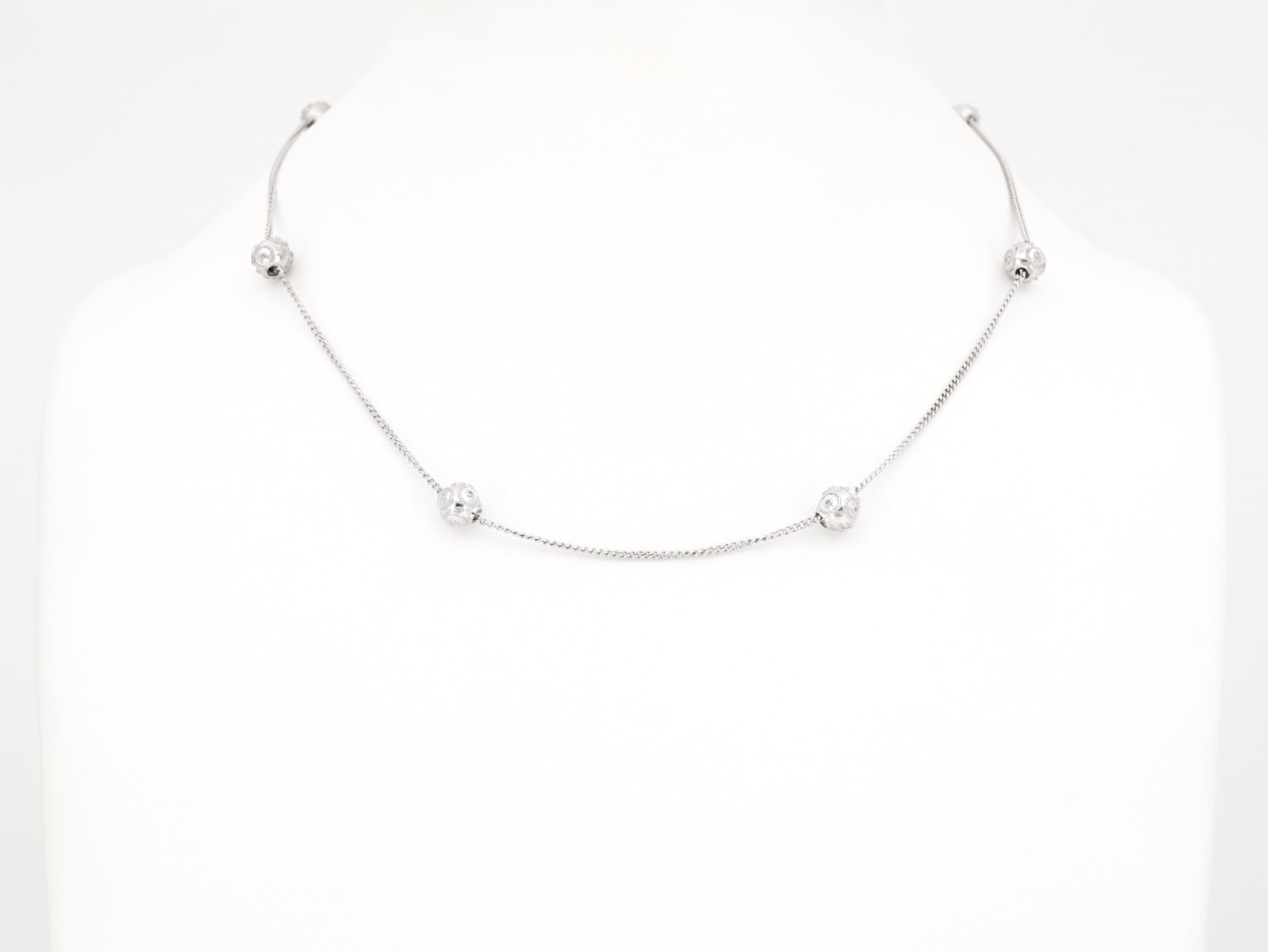 Colar Seis Contas de Viana Pequenas, Filigrana Portuguesa, Prata de Lei 925 - Colar em Exposição, Vista de Frente