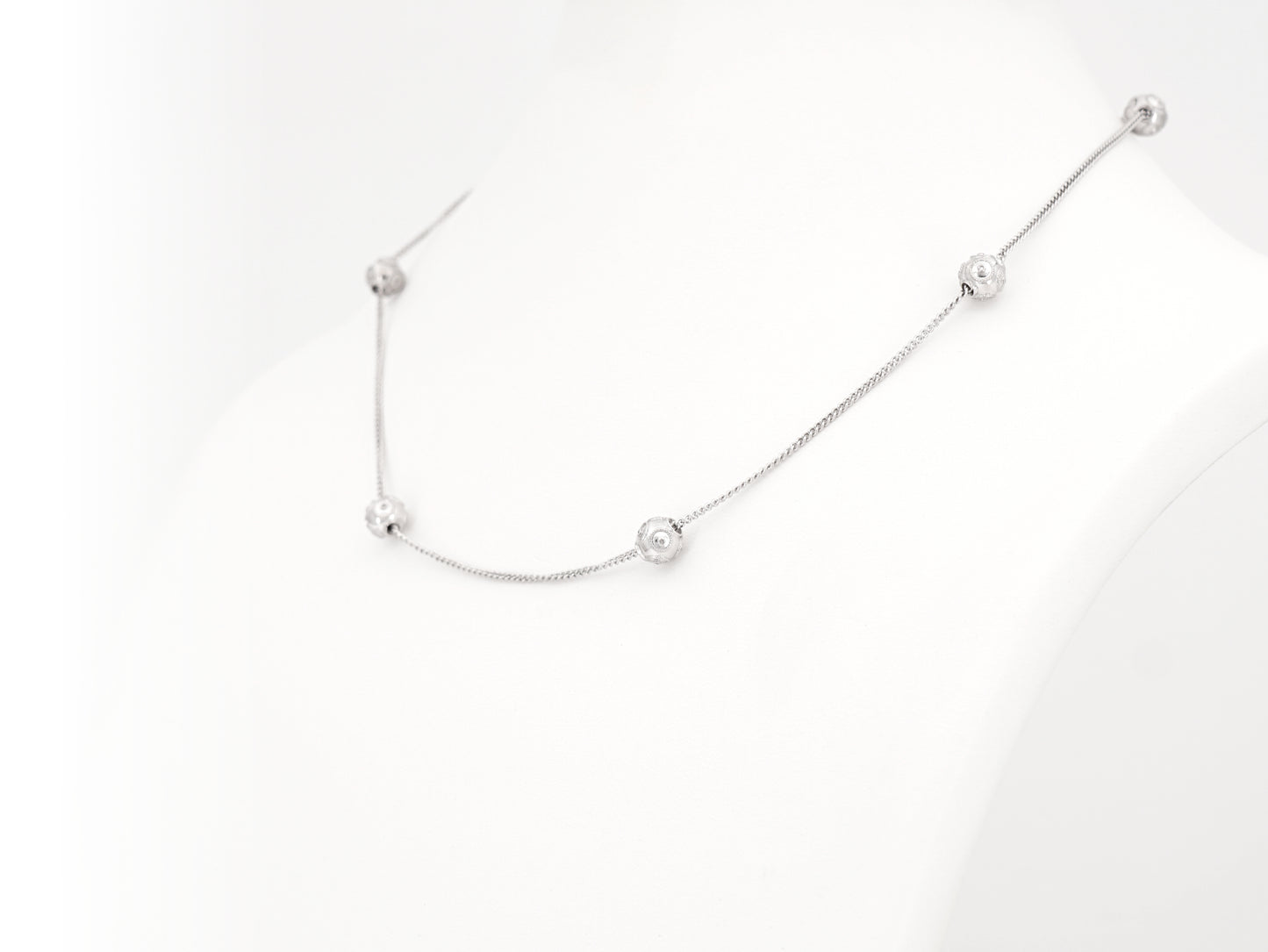 Colar Seis Contas de Viana Pequenas, Filigrana Portuguesa, Prata de Lei 925 - Colar em Exposição, Perspectiva