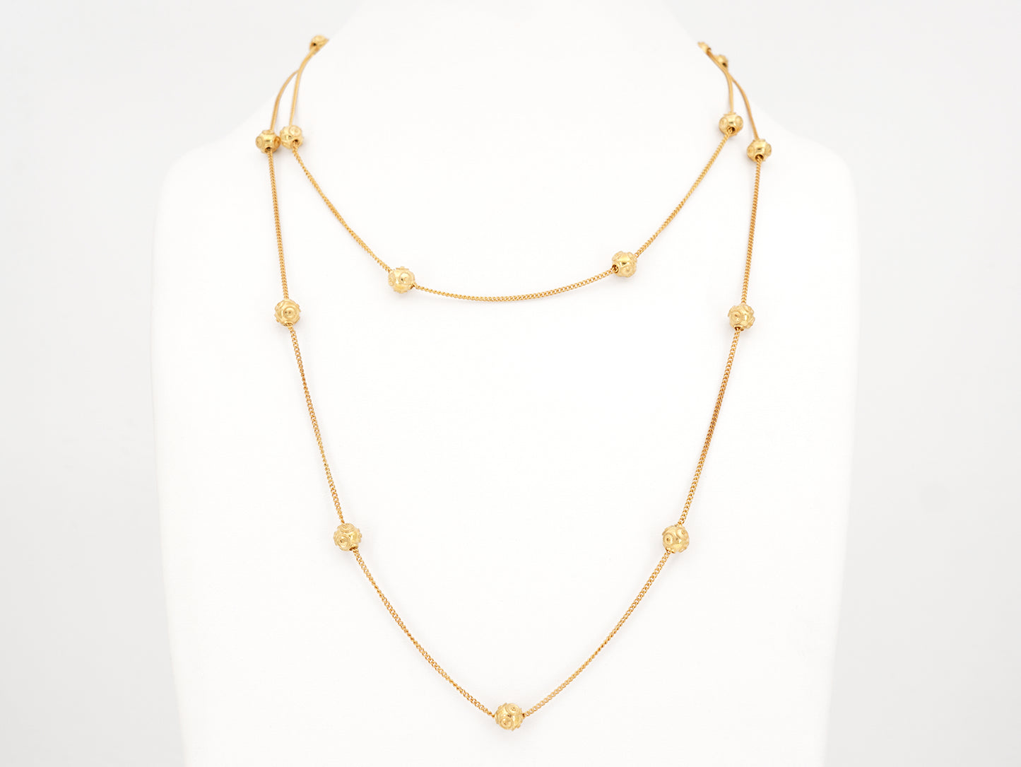 Dois Colares Contas de Viana Pequenas, Filigrana Portuguesa, Prata de Lei 925 Dourada - Colares em Exposição, Perspectiva - Vista de Frente