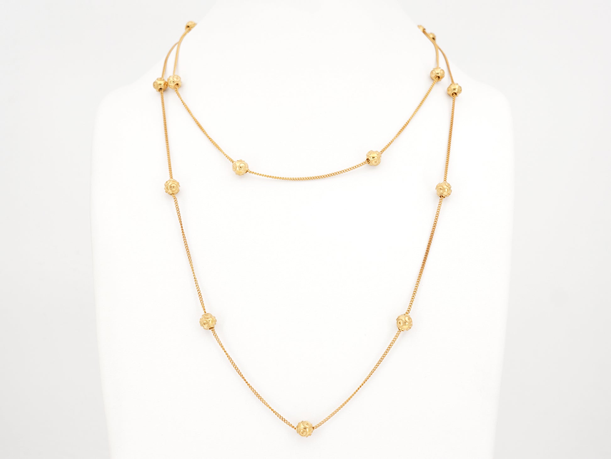 Dois Colares Contas de Viana Pequenas, Filigrana Portuguesa, Prata de Lei 925 Dourada - Colares em Exposição, Perspectiva - Vista de Frente