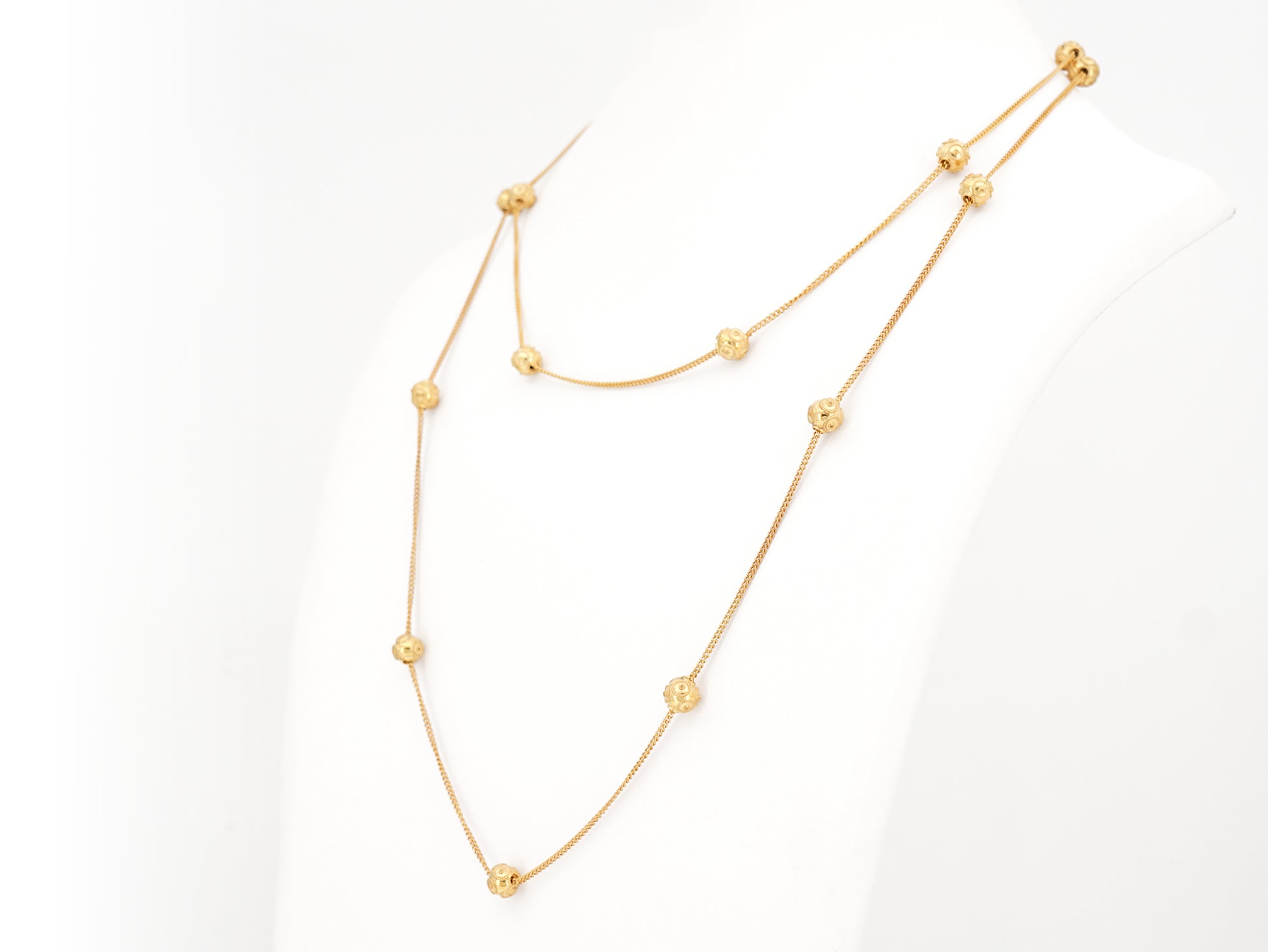 Dois Colares Contas de Viana Pequenas, Filigrana Portuguesa, Prata de Lei 925 Dourada - Colares em Exposição, Perspectiva