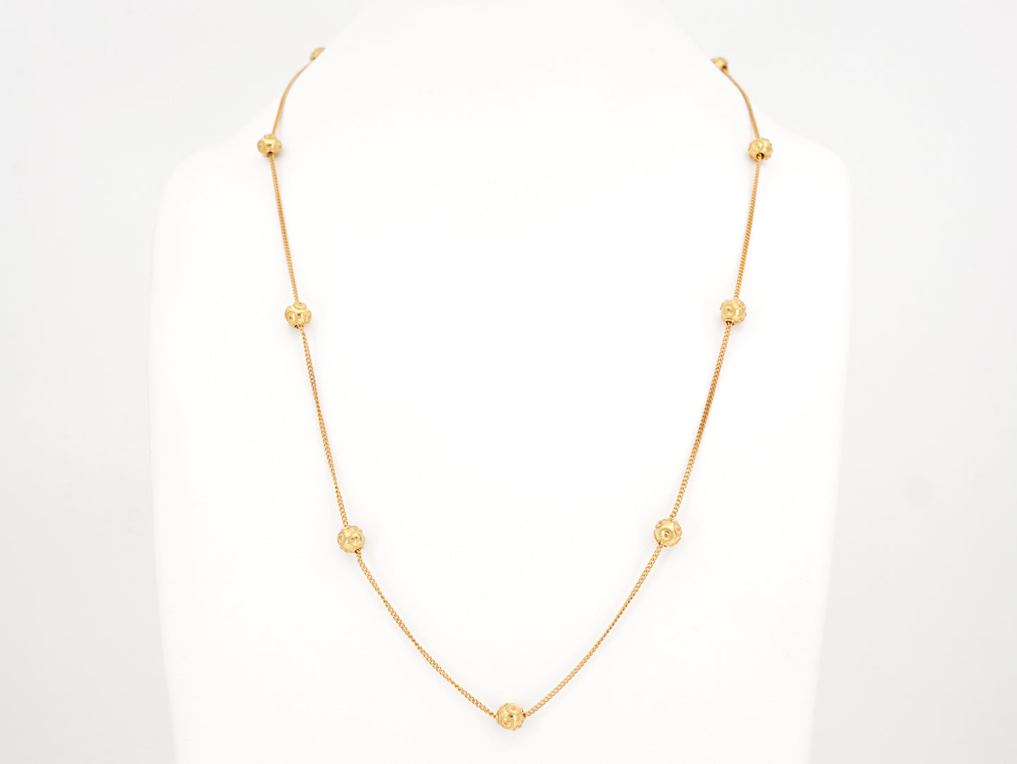 Colar Nove Contas de Viana Pequenas, Filigrana Portuguesa, Prata de Lei 925 Dourada - Colar em Exposição, Vista de Frente