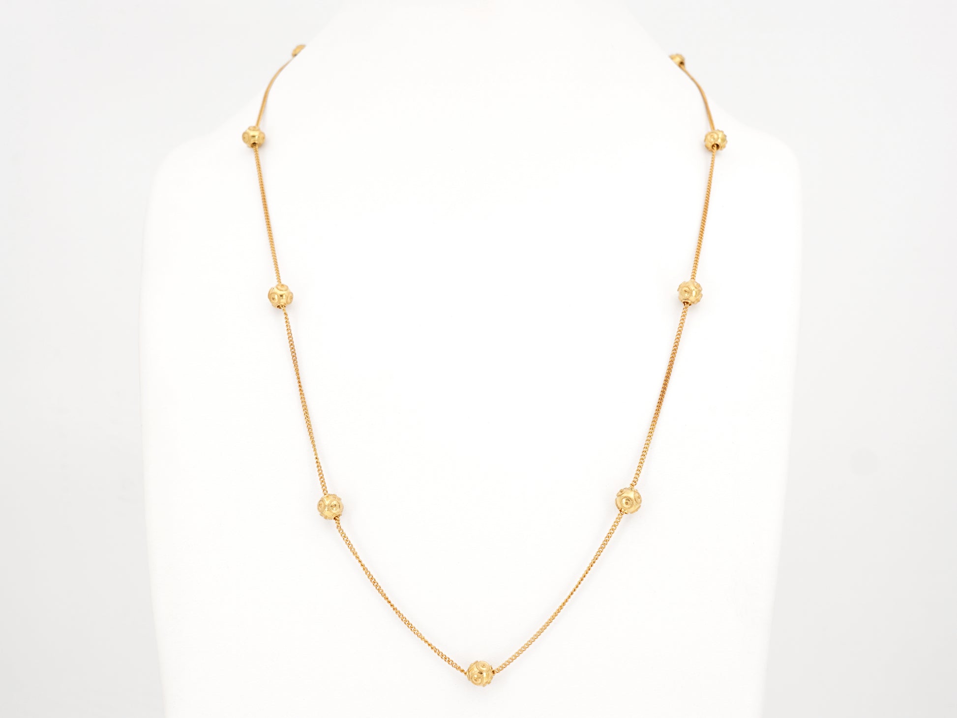 Colar Nove Contas de Viana Pequenas, Filigrana Portuguesa, Prata de Lei 925 Dourada - Colar em Exposição, Vista de Frente