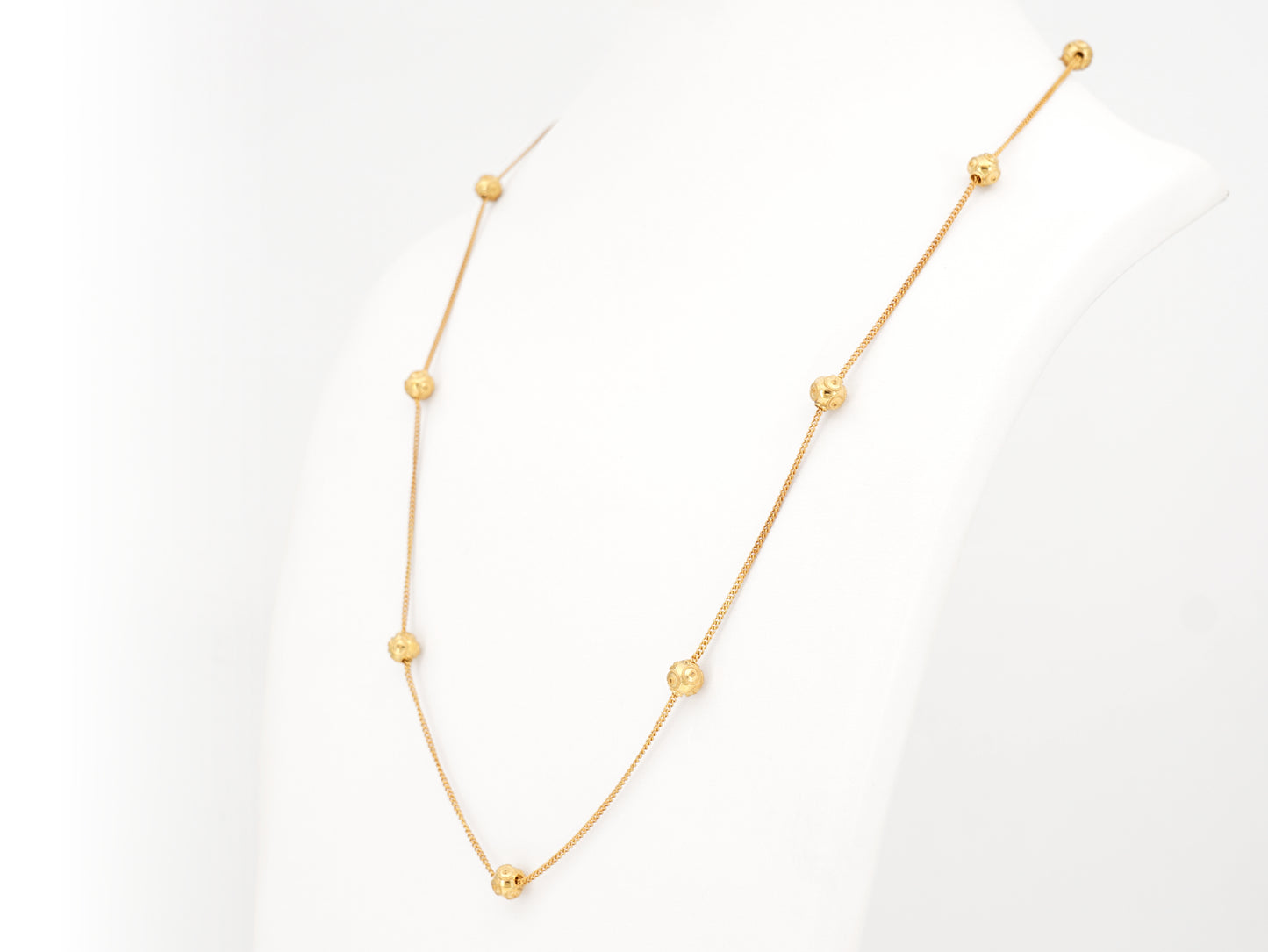 Colar Nove Contas de Viana Pequenas, Filigrana Portuguesa, Prata de Lei 925 Dourada - Colar em Exposição, Perspectiva