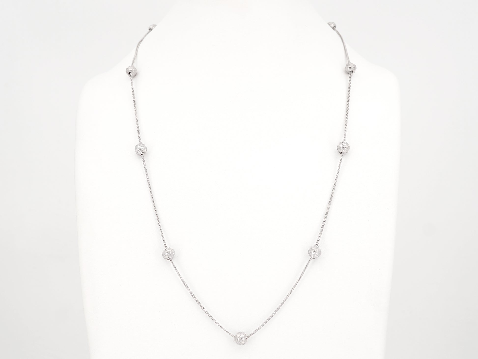 Colar Nove Contas de Viana Pequenas, Filigrana Portuguesa, Prata de Lei 925 - Colar em Exposição, Vista de Frente