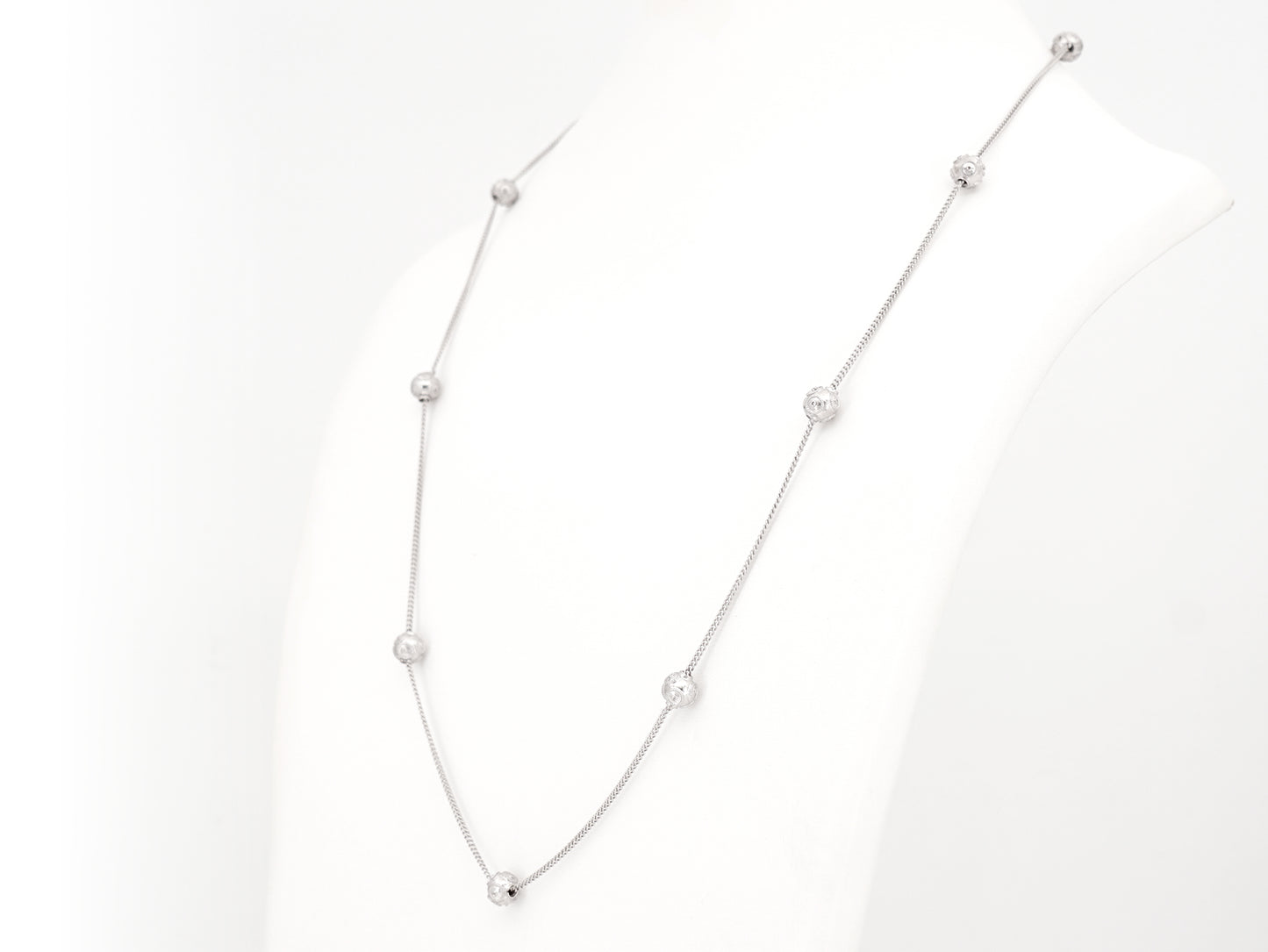 Colar Nove Contas de Viana Pequenas, Filigrana Portuguesa, Prata de Lei 925 - Colar em Exposição, Perspectiva