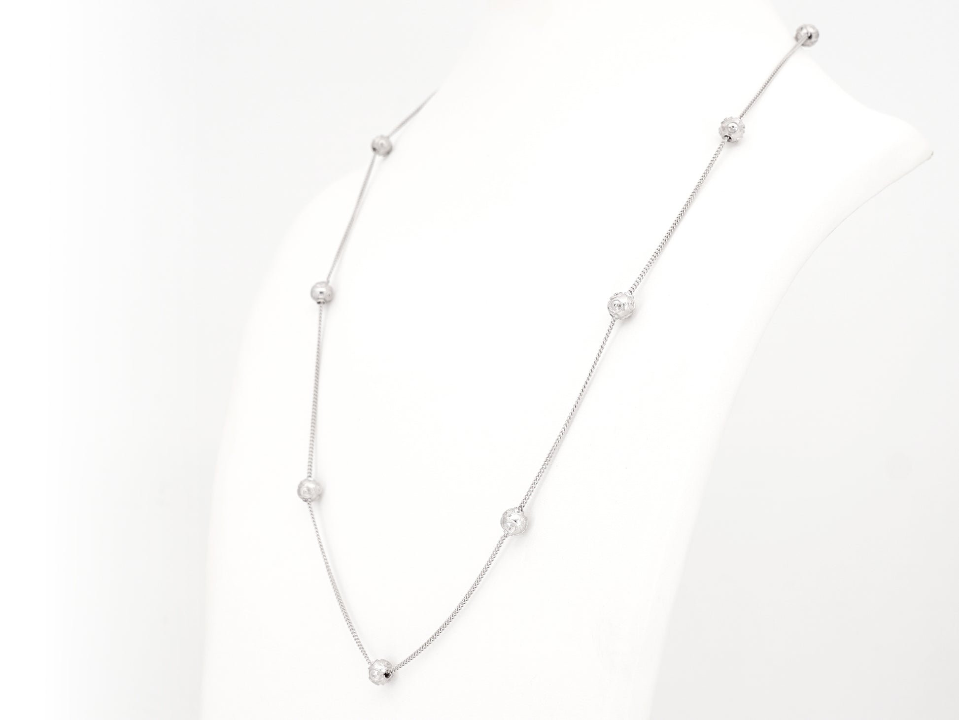 Colar Nove Contas de Viana Pequenas, Filigrana Portuguesa, Prata de Lei 925 - Colar em Exposição, Perspectiva