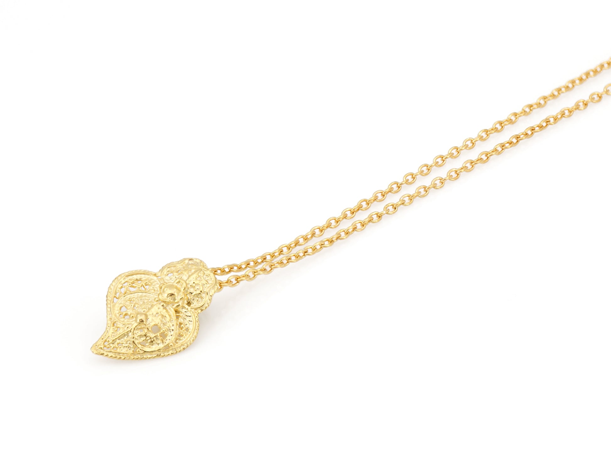 Colar Mini Coração de Viana, Filigrana Portuguesa, Prata de Lei 925 Dourada - Perspectiva