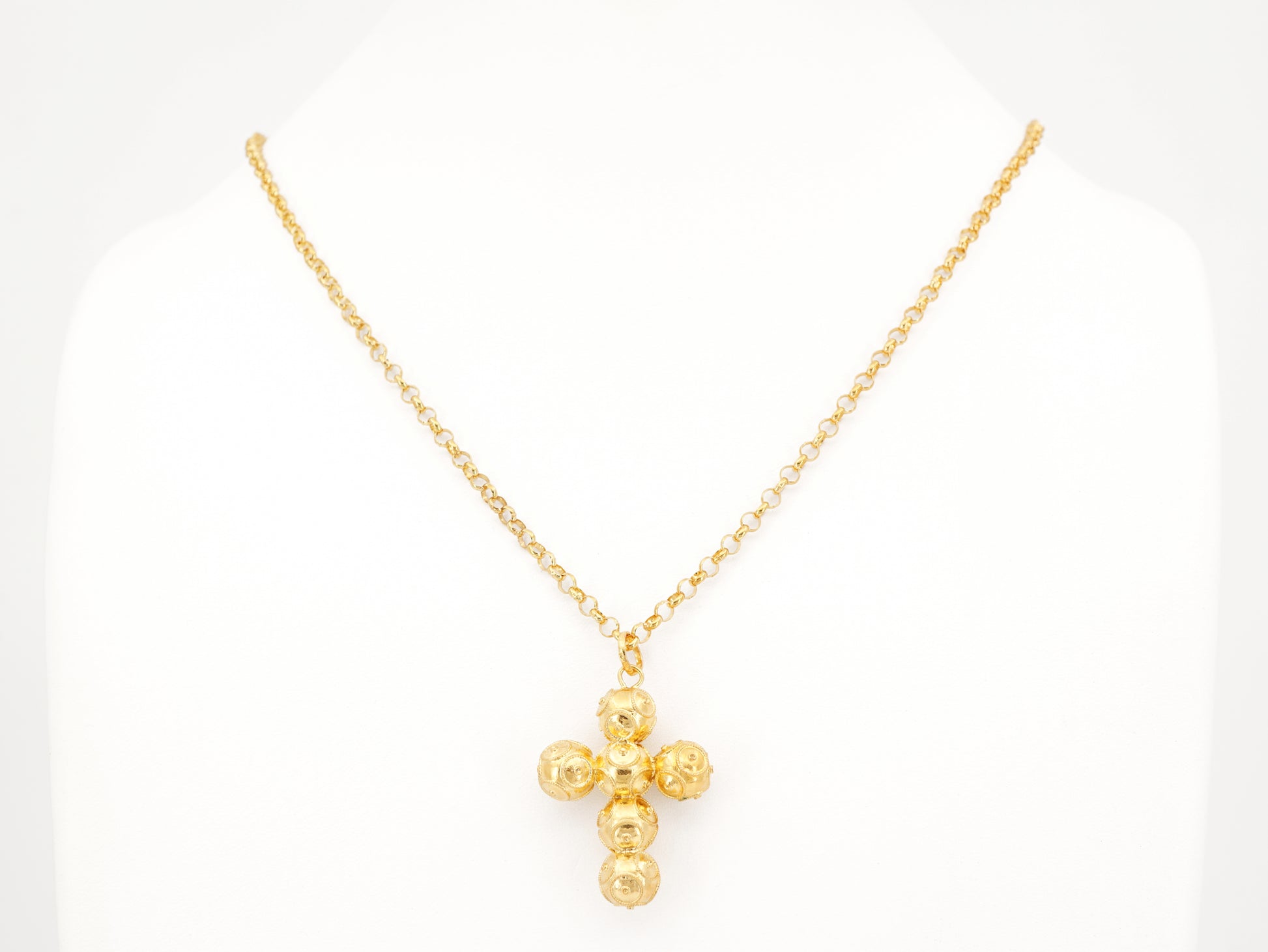 Colar com Cruz Média de Contas de Viana, Filigrana Portuguesa, Prata de Lei 925 Dourada - Colar em Exposição, Vista de Frente