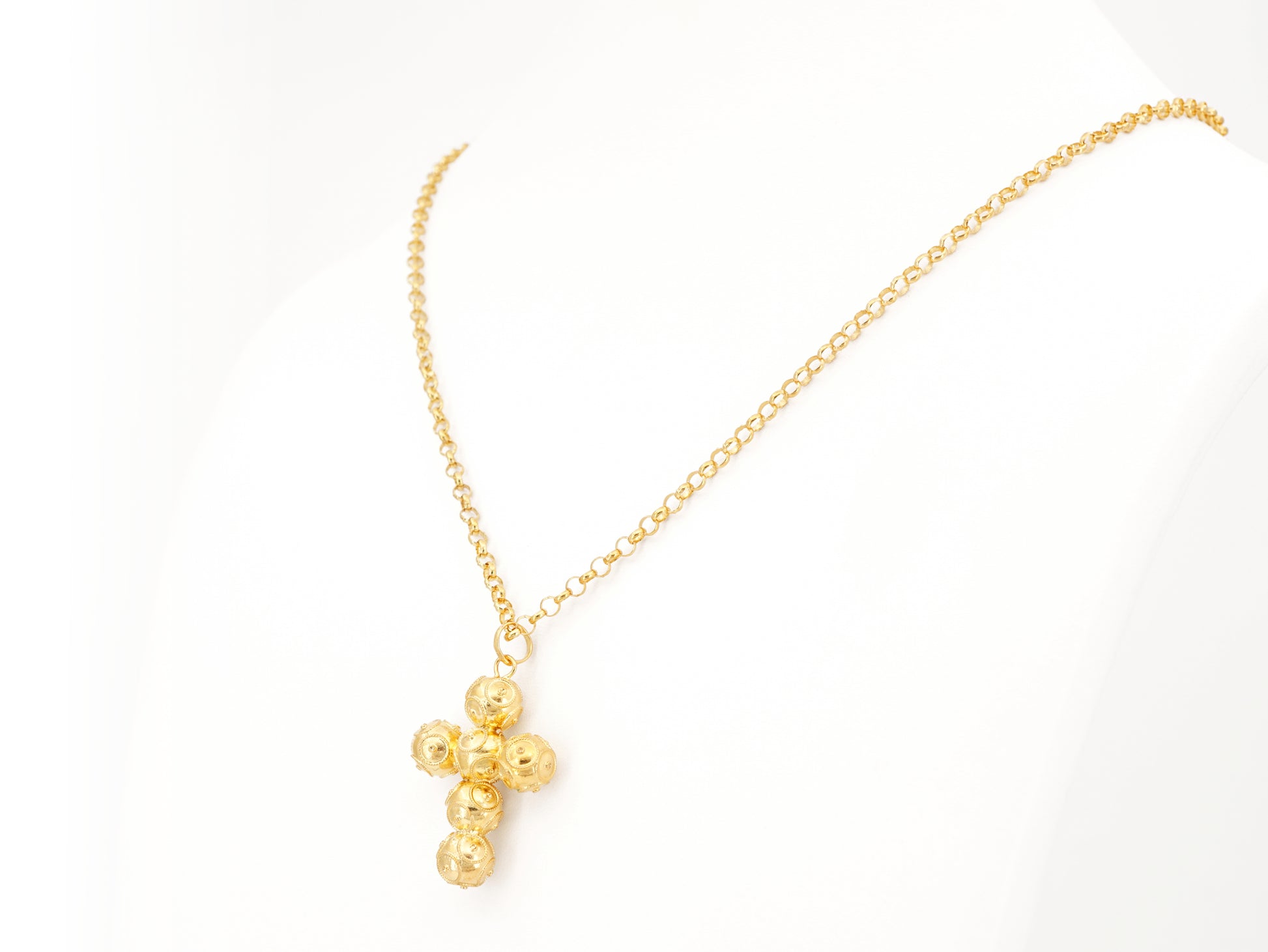 Colar com Cruz Média de Contas de Viana, Filigrana Portuguesa, Prata de Lei 925 Dourada - Colar em Exposição, Perspectiva