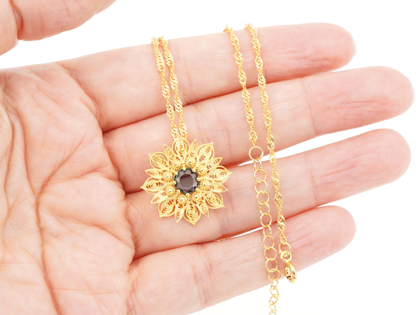 Colar Flor Rica com Pedra, Filigrana Portuguesa, Prata de Lei 925 Dourada - Pormenor na Mão