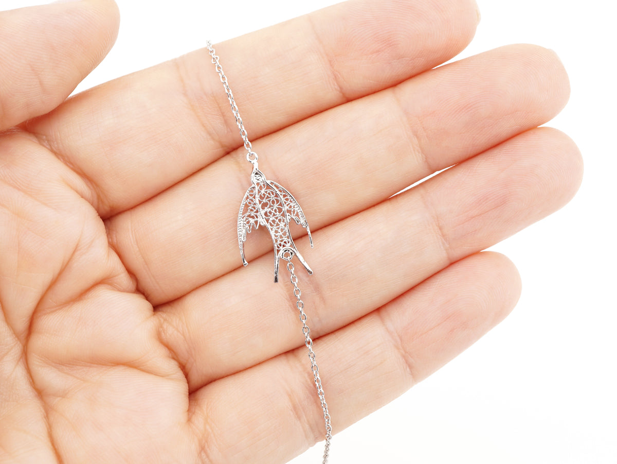 Pulseira Mini Andorinha, Filigrana Portuguesa, Prata de Lei 925 - Pormenor na Mão
