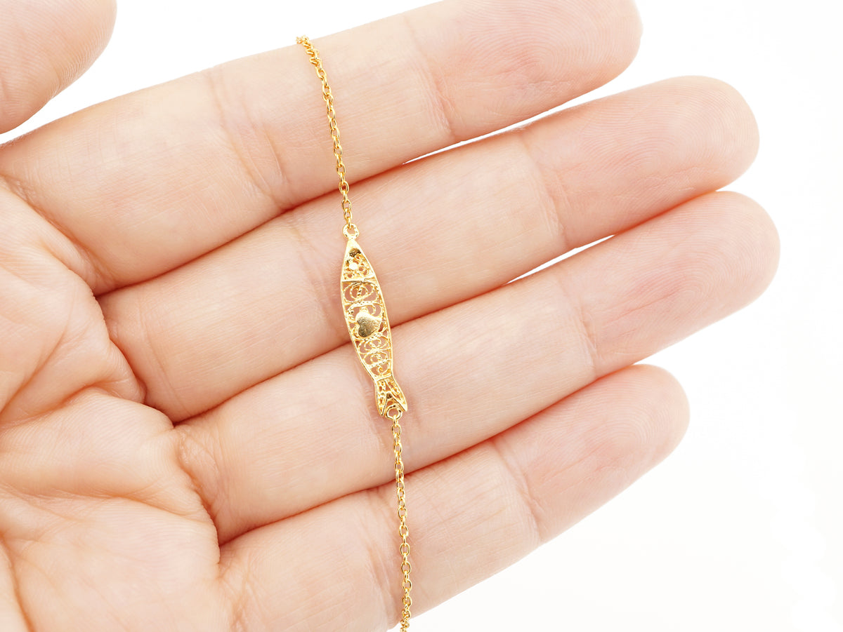 Pulseira Mini Sardinha, Filigrana Portuguesa, Prata de Lei 925 Dourada - Pormenor na Mão