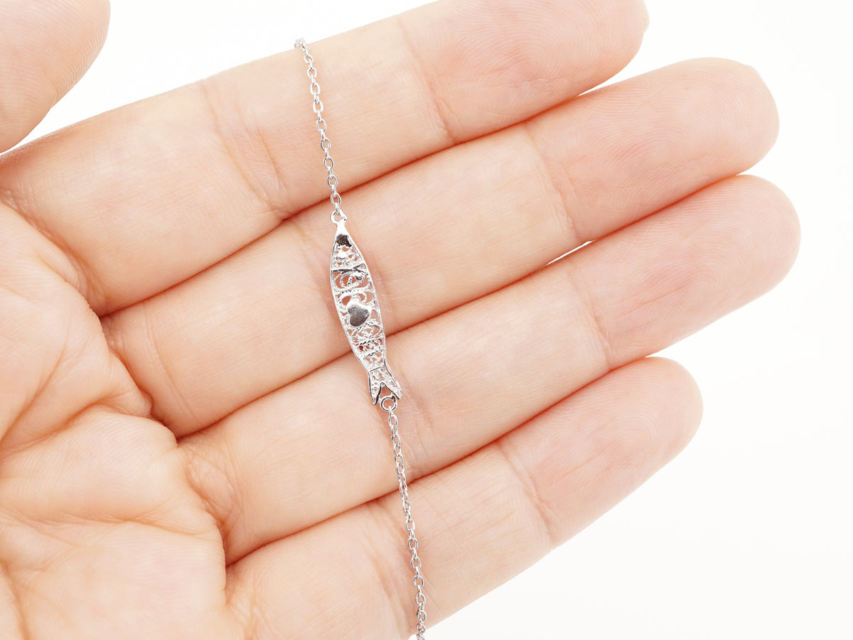 Pulseira Mini Sardinha, Filigrana Portuguesa, Prata de Lei 925 - Pormenor na Mão
