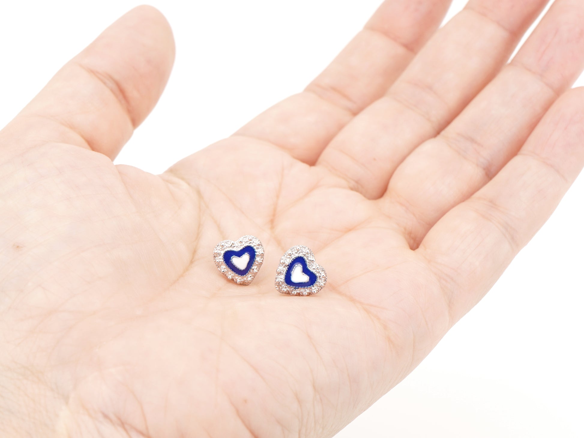 Brincos Coração Caramujo, Filigrana Portuguesa, Prata de Lei 925 - Pormenor na Mão