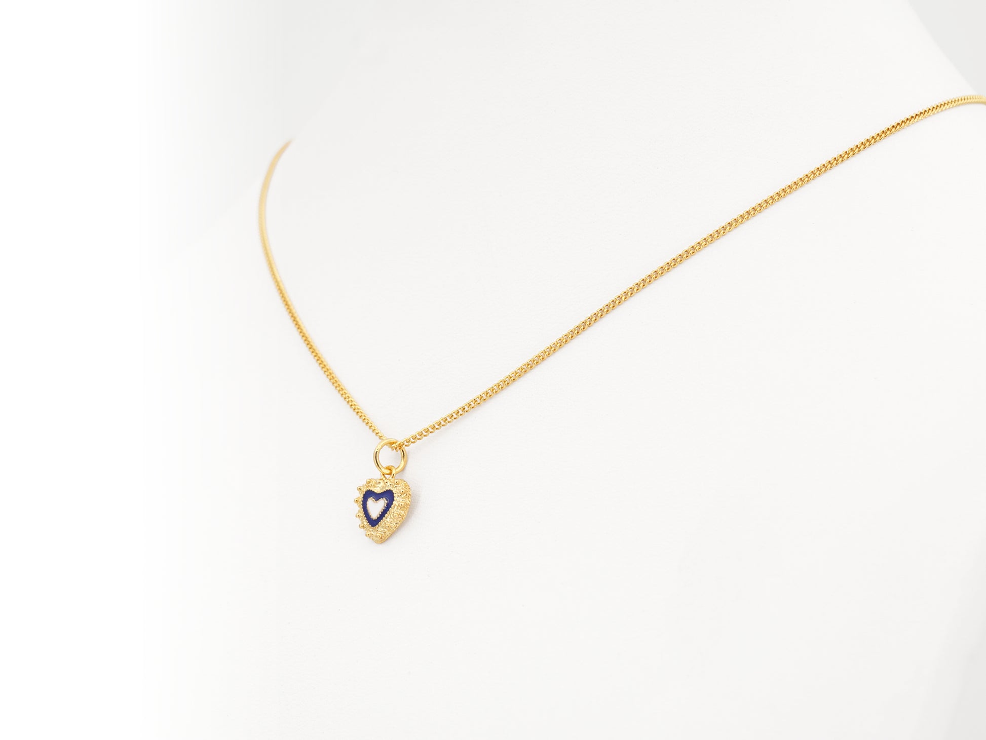 Colar Coração Caramujo, Filigrana Portuguesa, Prata de Lei 925 Dourada - Colar em Exposição, Perspectiva