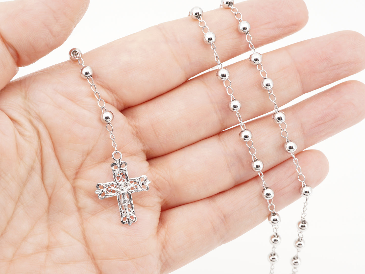Colar Terço Filigrana Contas Lisas, Filigrana Portuguesa, Prata de Lei 925 - Pormenor, Cruz na Mão
