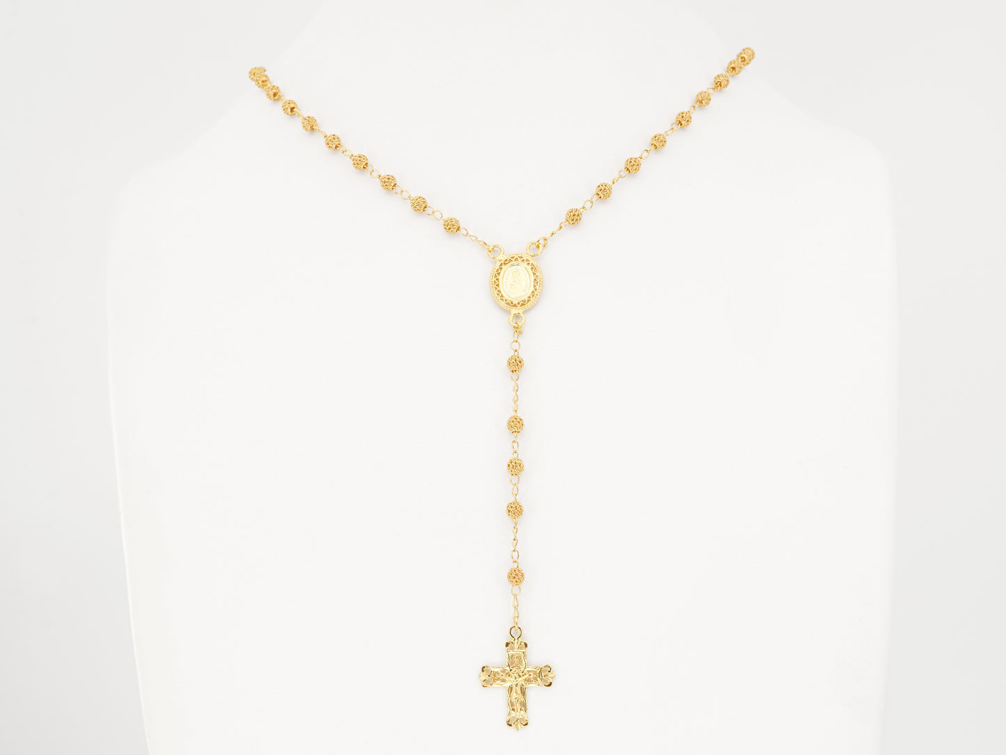 Colar Terço Filigrana Contas Rendilhadas, Filigrana Portuguesa, Prata de Lei 925 Dourada - Colar em Exposição, Vista de Frente