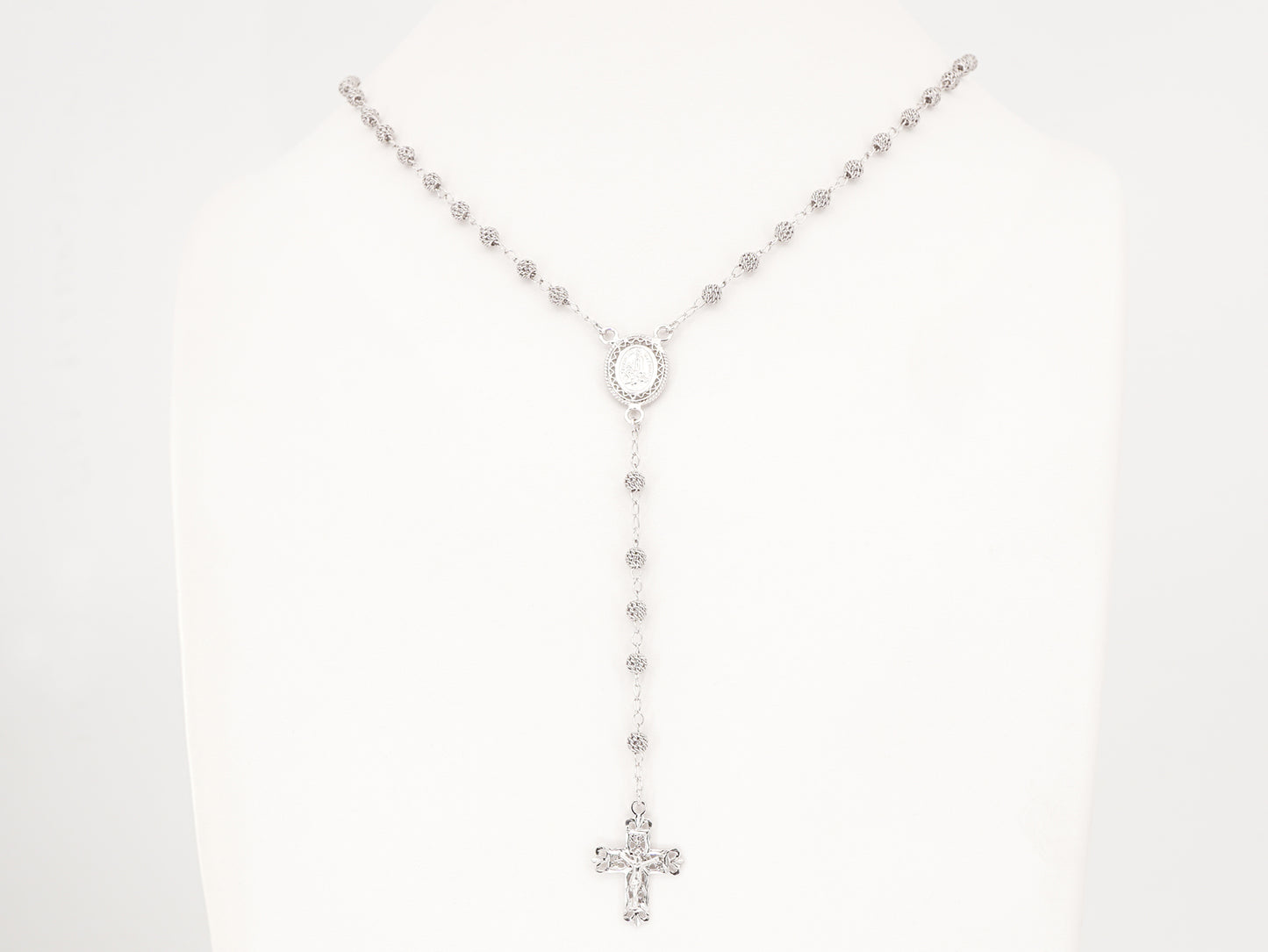 Colar Terço Filigrana Contas Rendilhadas, Filigrana Portuguesa, Prata de Lei 925 - Colar em Exposição, Vista de Frente