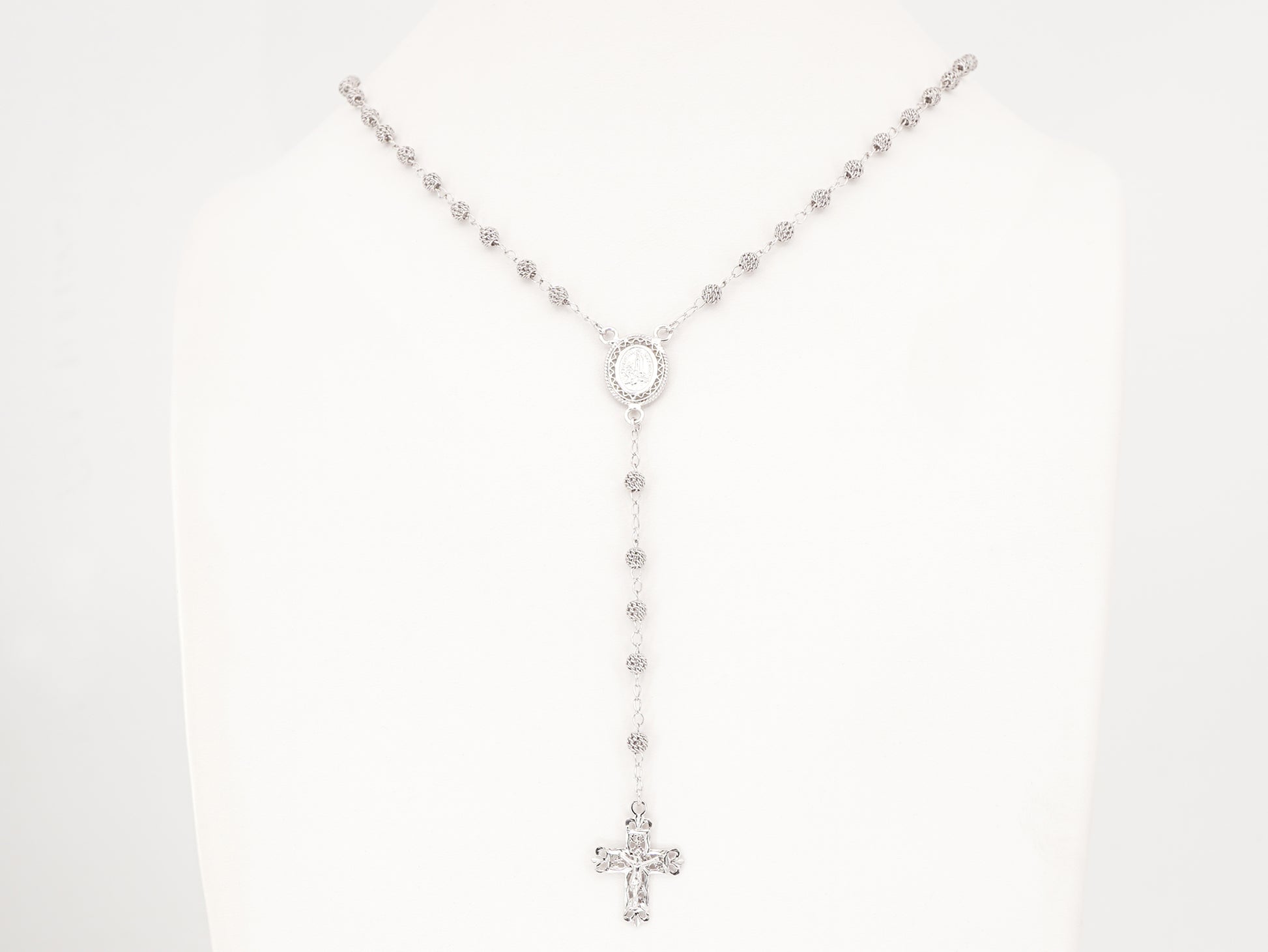 Colar Terço Filigrana Contas Rendilhadas, Filigrana Portuguesa, Prata de Lei 925 - Colar em Exposição, Vista de Frente