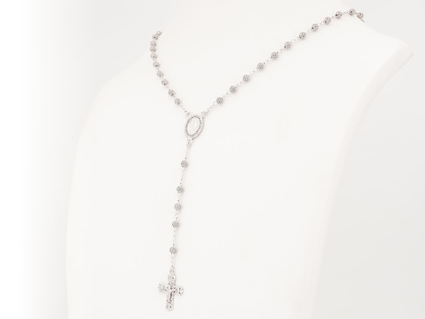 Colar Terço Filigrana Contas Rendilhadas, Filigrana Portuguesa, Prata de Lei 925 - Colar em Exposição, Perspectiva