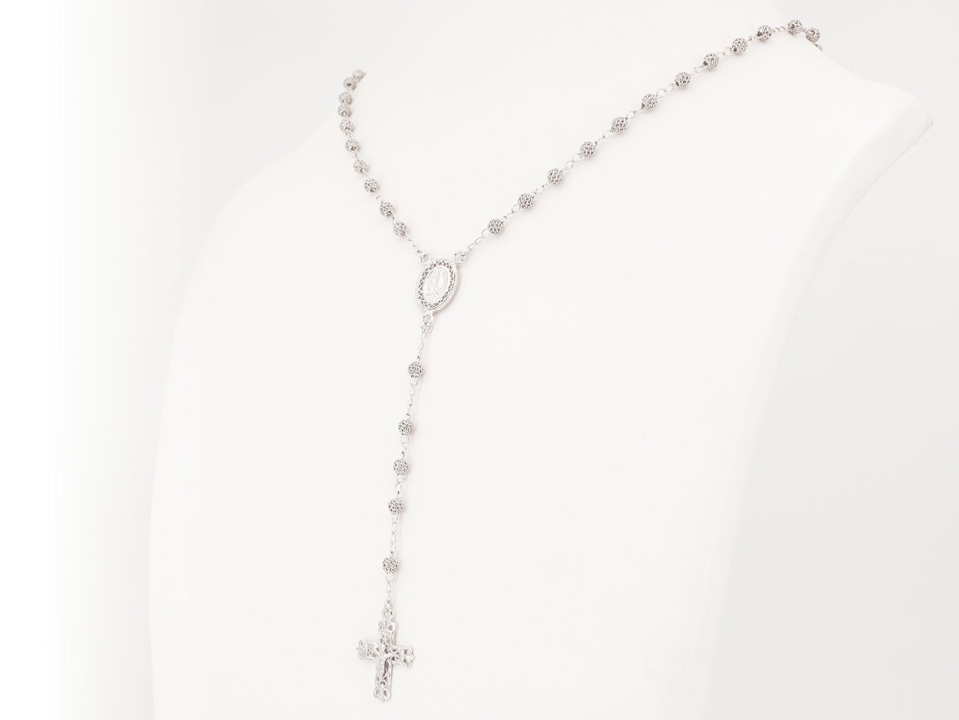 Colar Terço Filigrana Contas Rendilhadas, Filigrana Portuguesa, Prata de Lei 925 - Colar em Exposição, Perspectiva