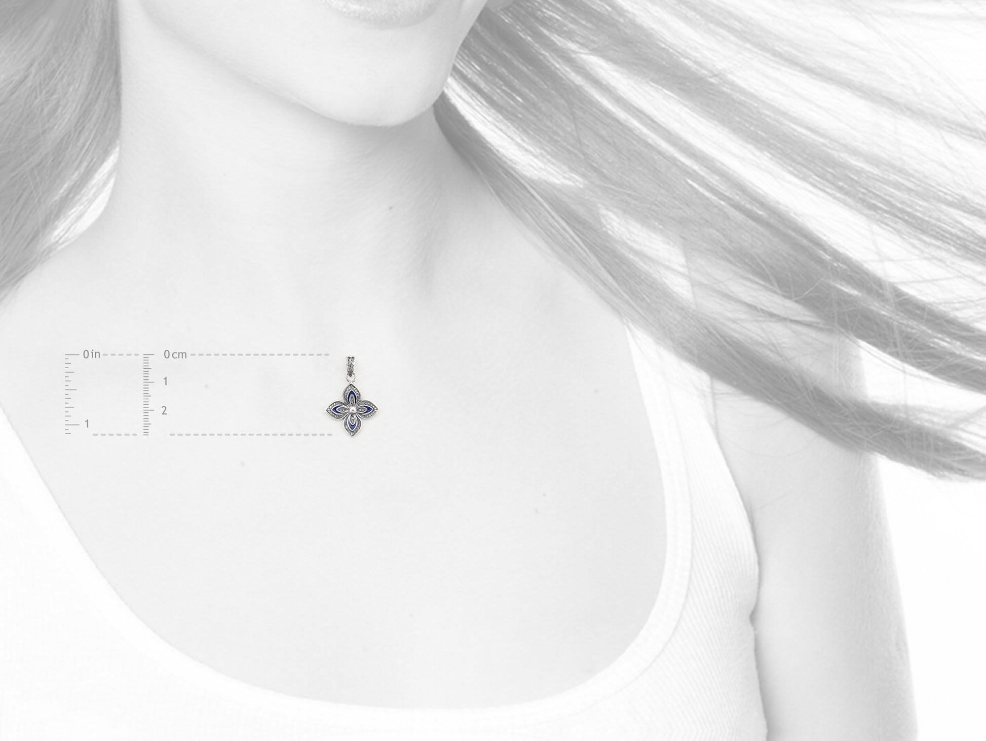 Medalha Flor Clássica com Esmalte, Filigrana Portuguesa, Prata de Lei 925 - Medidas e Proporção