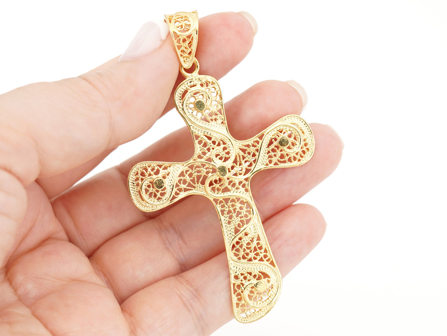 Medalha Cruz Extra Grande, Filigrana Portuguesa, Prata de Lei 925 Dourada - Pormenor na Mão