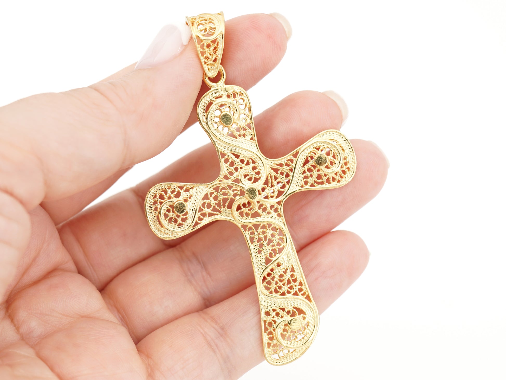 Medalha Cruz Extra Grande, Filigrana Portuguesa, Prata de Lei 925 Dourada - Pormenor na Mão