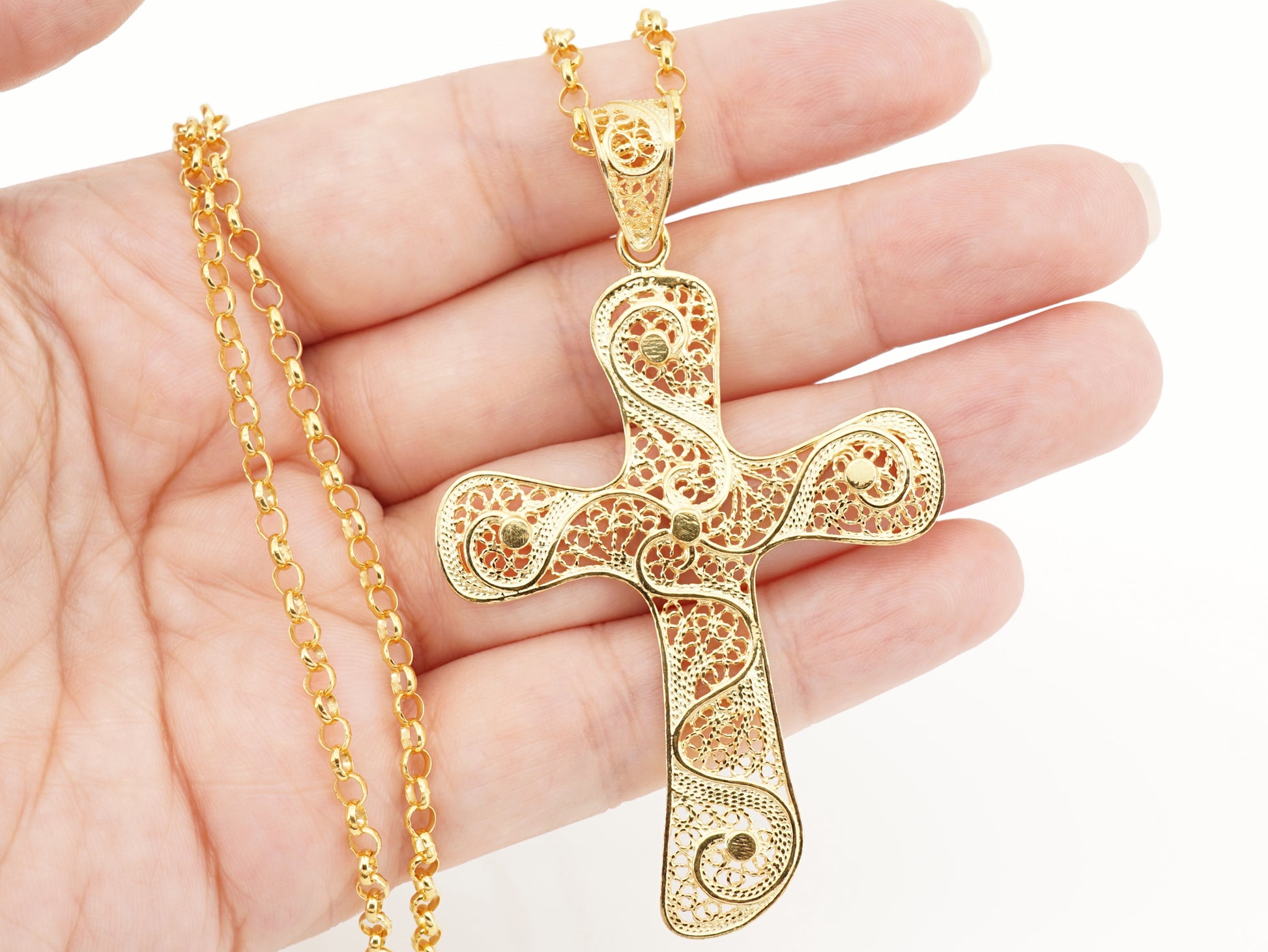 Colar Cruz Extra Grande, Filigrana Portuguesa, Prata de Lei 925 Dourada - Pormenor na Mão