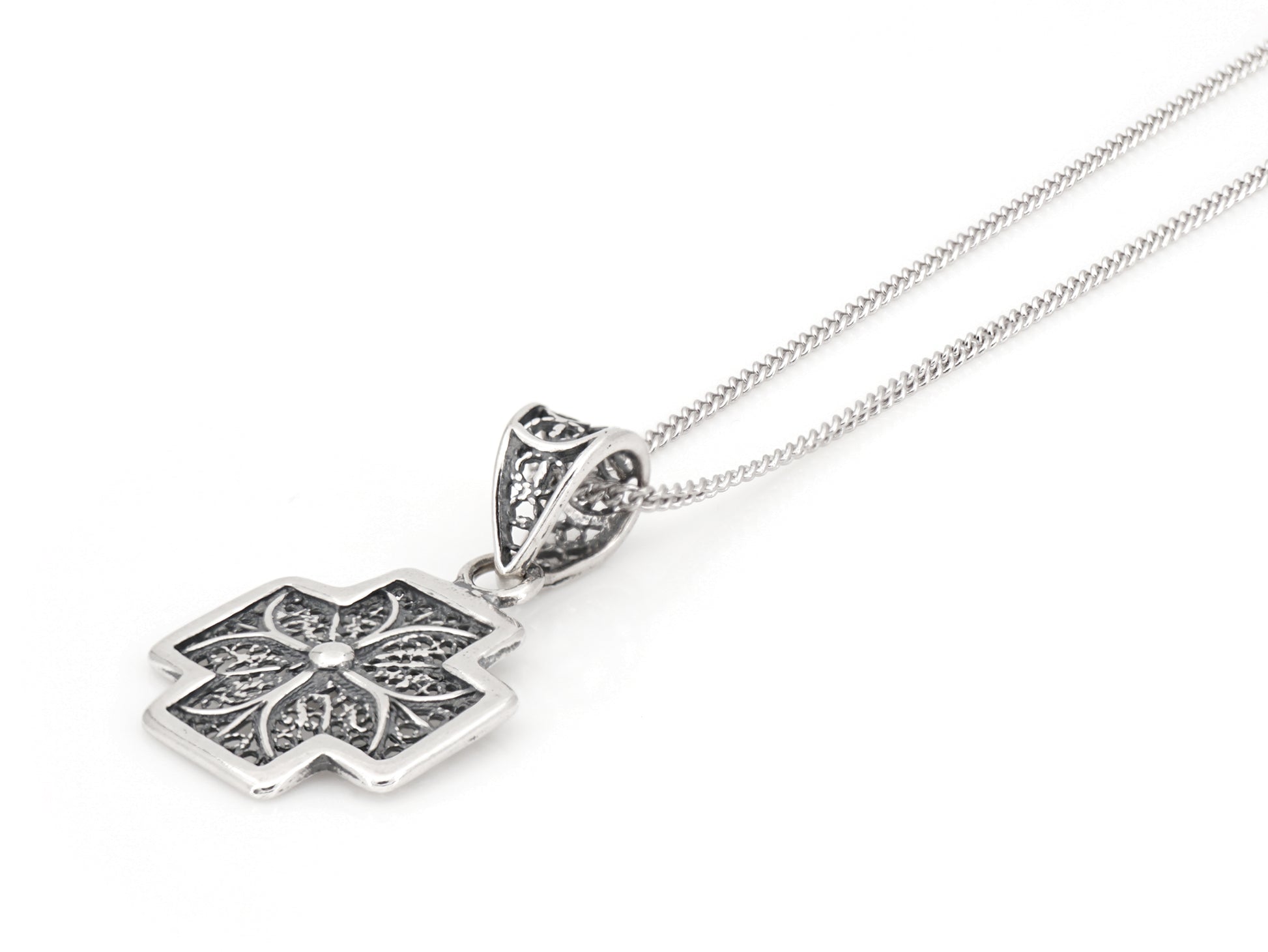 Colar Cruz Pequena Quadrada, Filigrana Portuguesa, Prata de Lei 925 - Perspectiva