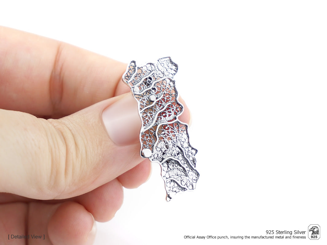 Alfinete Mapa de Portugal, Filigrana Portuguesa, Prata de Lei 925 - Pormenor na Mão