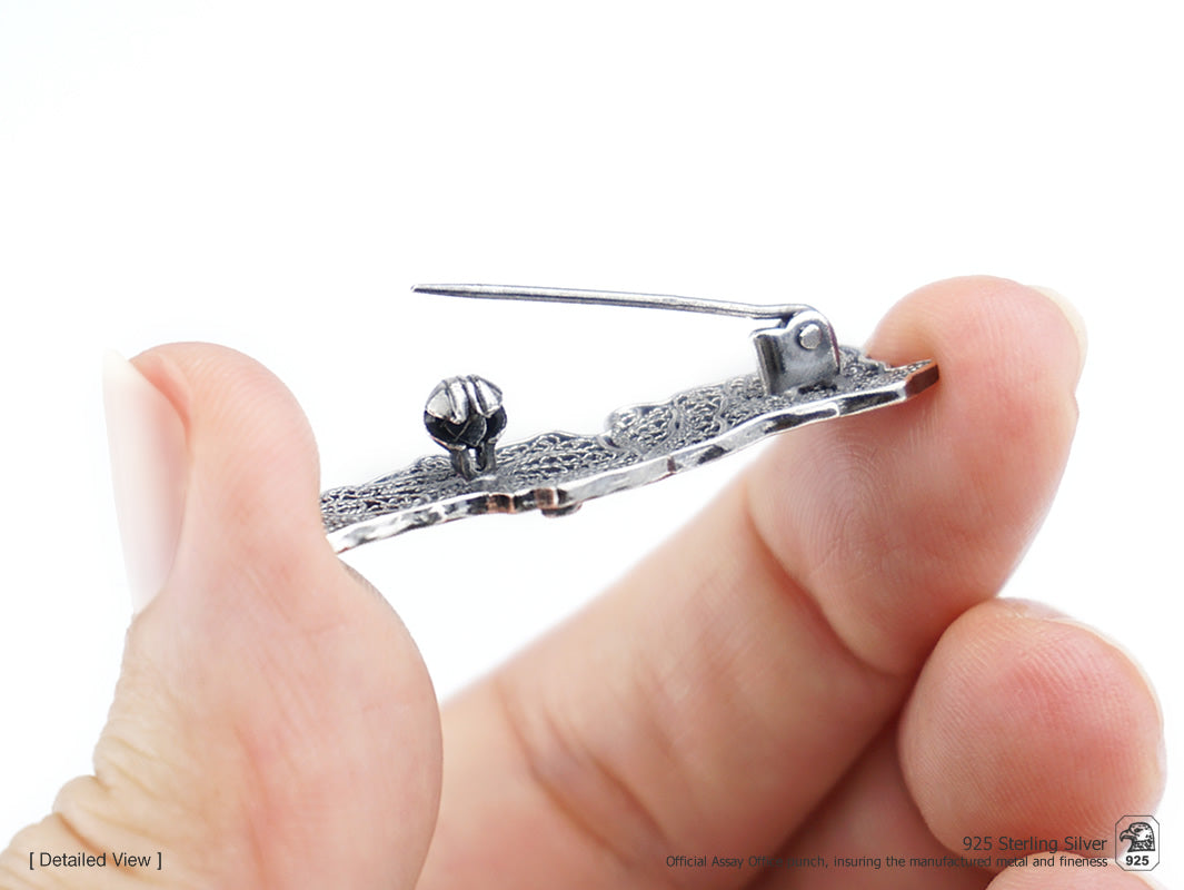 Alfinete Mapa de Portugal, Filigrana Portuguesa, Prata de Lei 925 - Pormenor na Mão, Vista de Trás