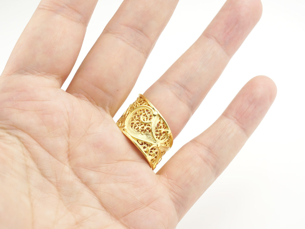 Anel Espiral Ajustável, Filigrana Portuguesa, Prata de Lei 925 Dourada - Anel no dedo vista de trás