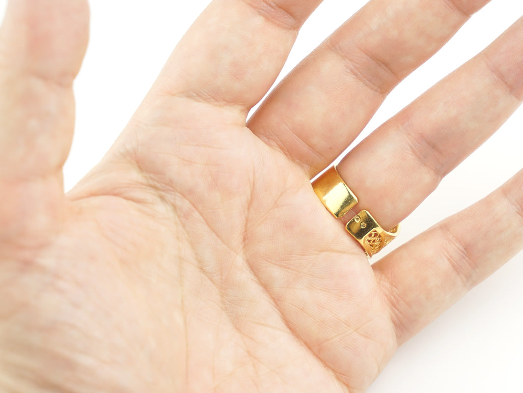 Anel Acetinado ajustável, Filigrana Portuguesa, Prata de Lei 925 Dourada - Anel no dedo vista de trás