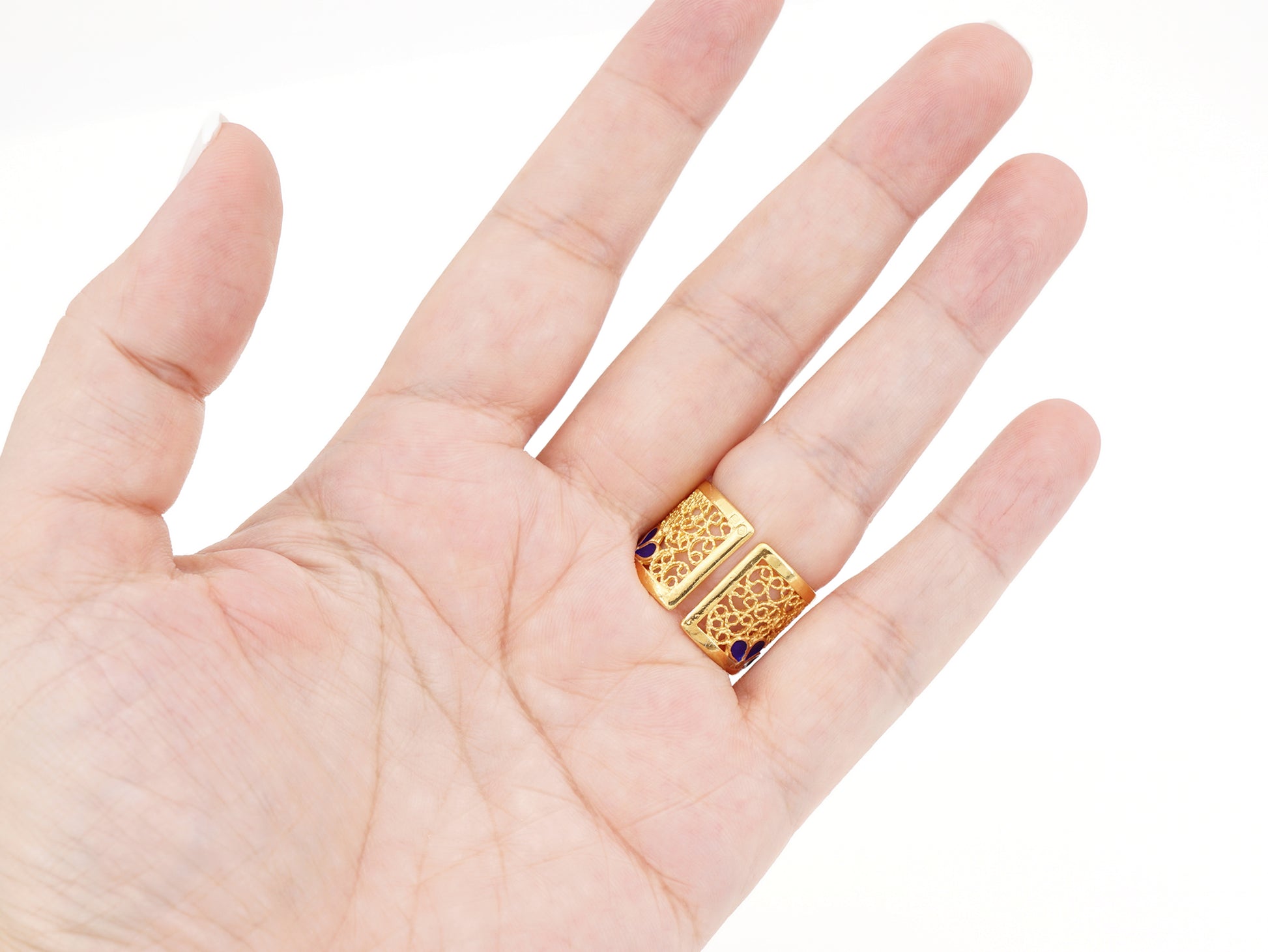 Anel Ajustável com Pétalas Esmaltadas, Filigrana Portuguesa, Prata de Lei 925 Dourada - Anel no dedo, vista de trás