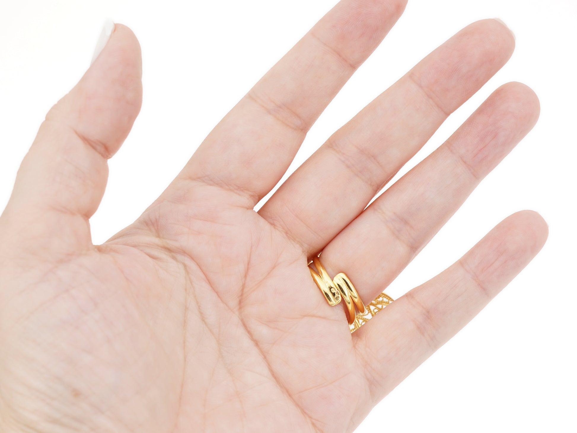 Anel Borboleta Ajustável, Filigrana Portuguesa, Prata de Lei 925 Dourada - Anel na mão, vista de trás