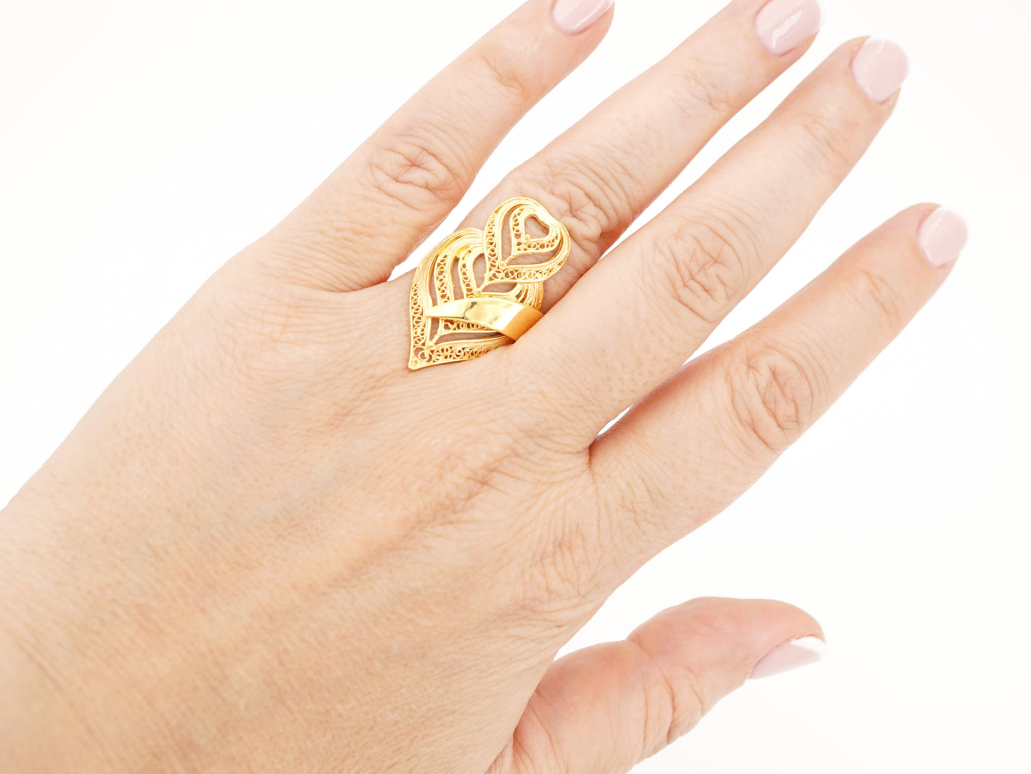 Anel Coração de Viana Camadas, Filigrana Portuguesa, Prata de Lei 925 Dourada - Pormenor Anel da Mão