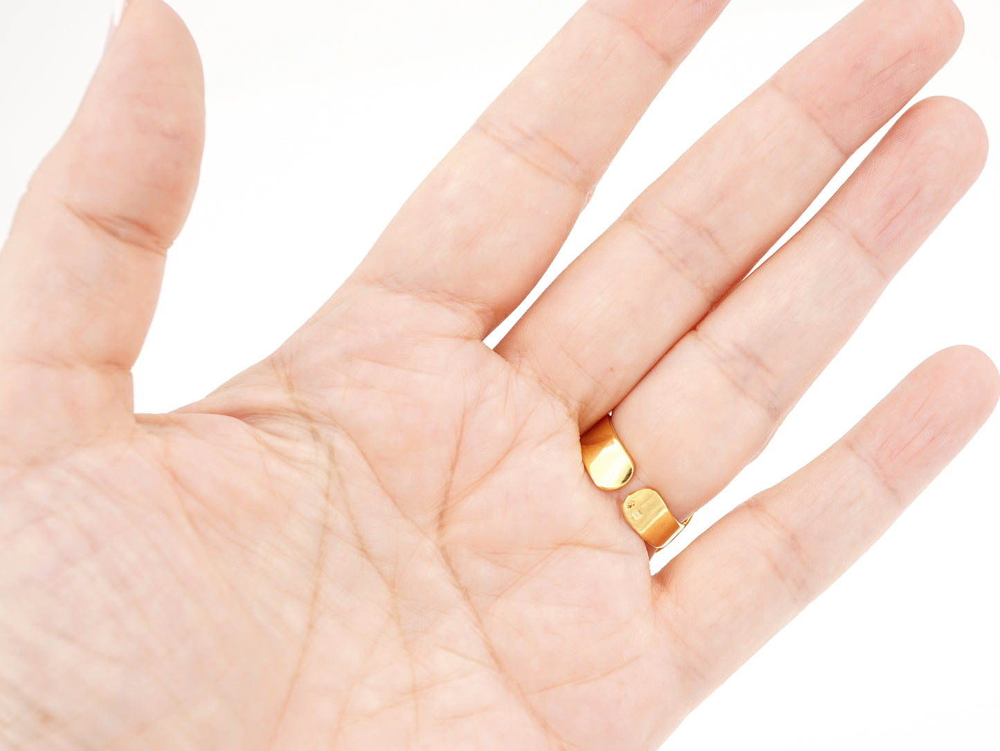 Anel Coração de Viana Camadas, Filigrana Portuguesa, Prata de Lei 925 Dourada - Pormenor na Mão, Vista de Trás